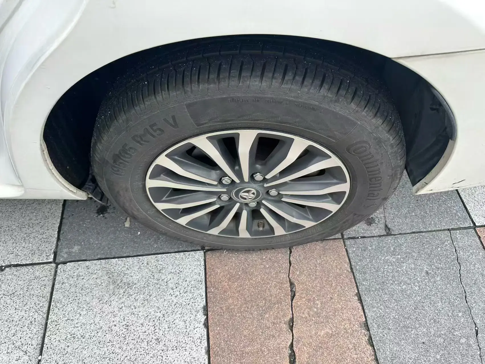 2018 TOYOTA COROLLA thumbnail 4