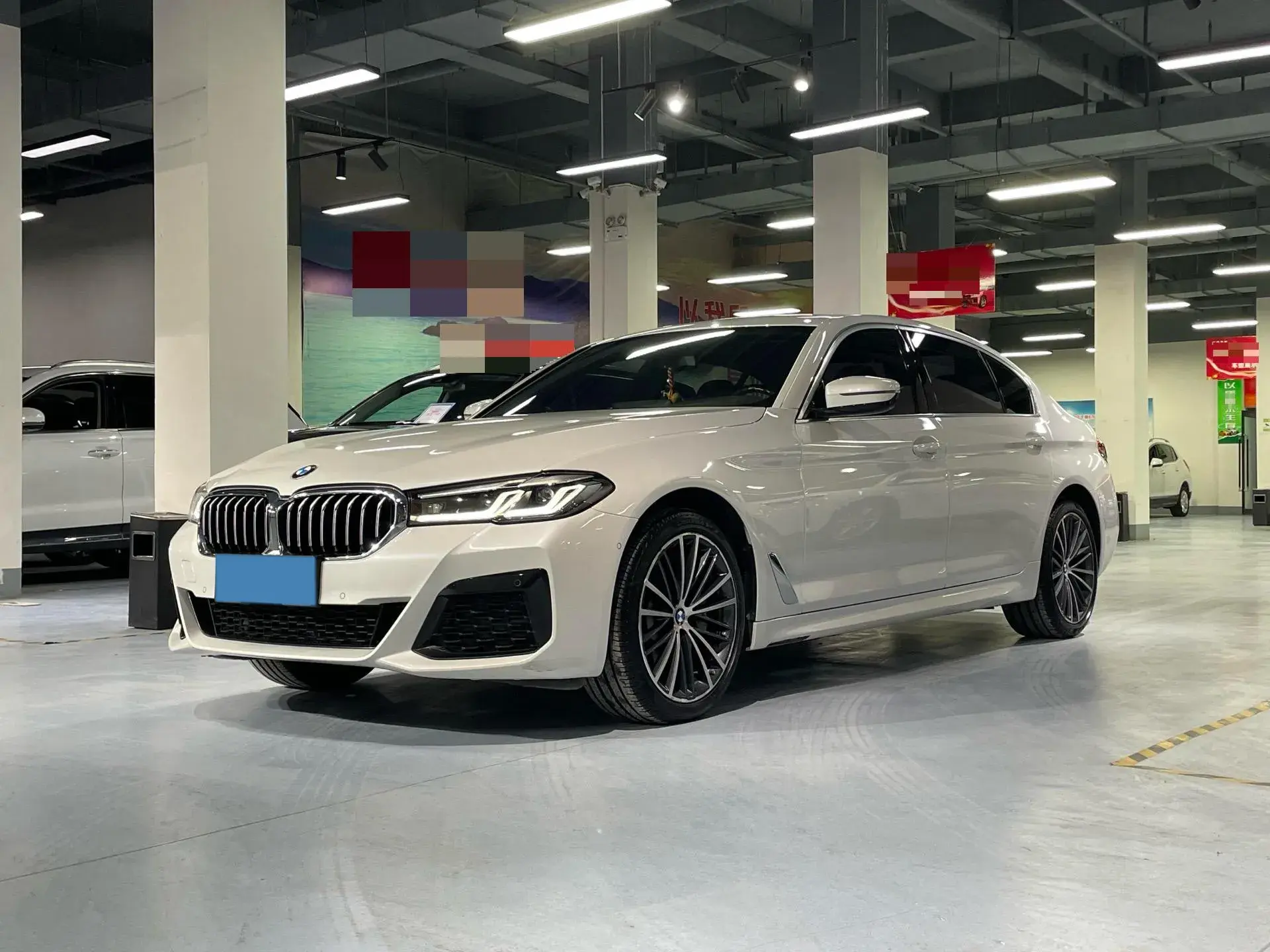 2022 BMW 5 view 1
