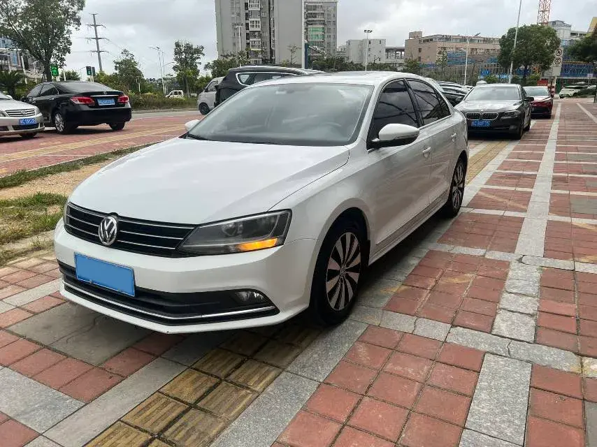 2018 VOLKSWAGEN SAGITAR view 1