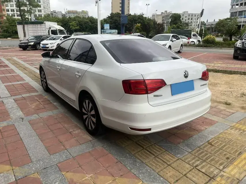 2018 VOLKSWAGEN SAGITAR thumbnail 2