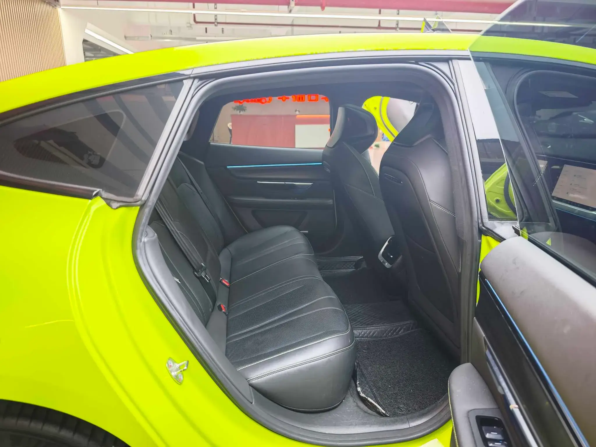 2021 XPENG P7 thumbnail 3