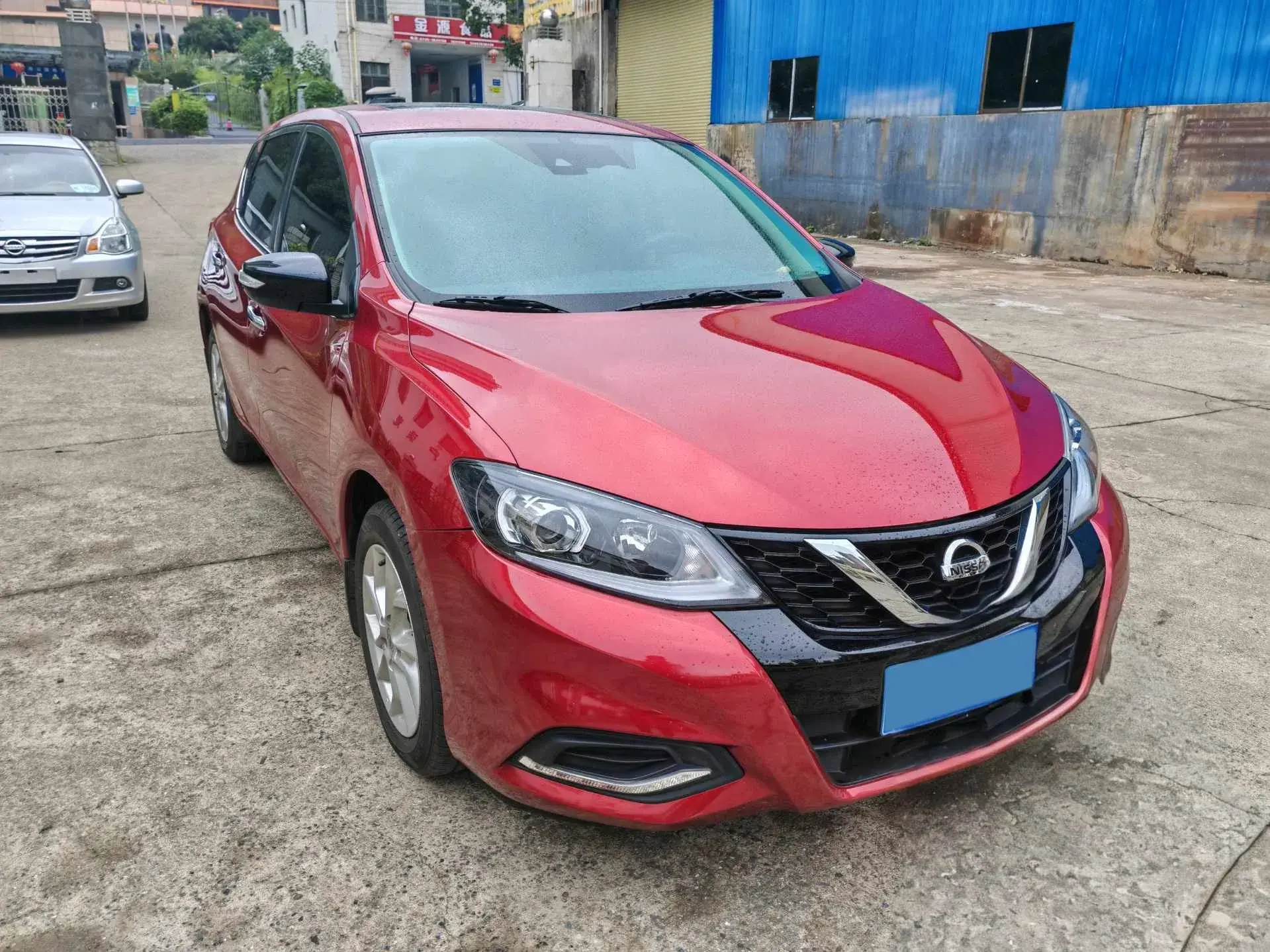 2020 NISSAN TIIDA thumbnail 3