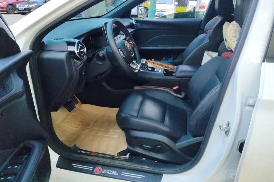 2025 MG 5 thumbnail 4