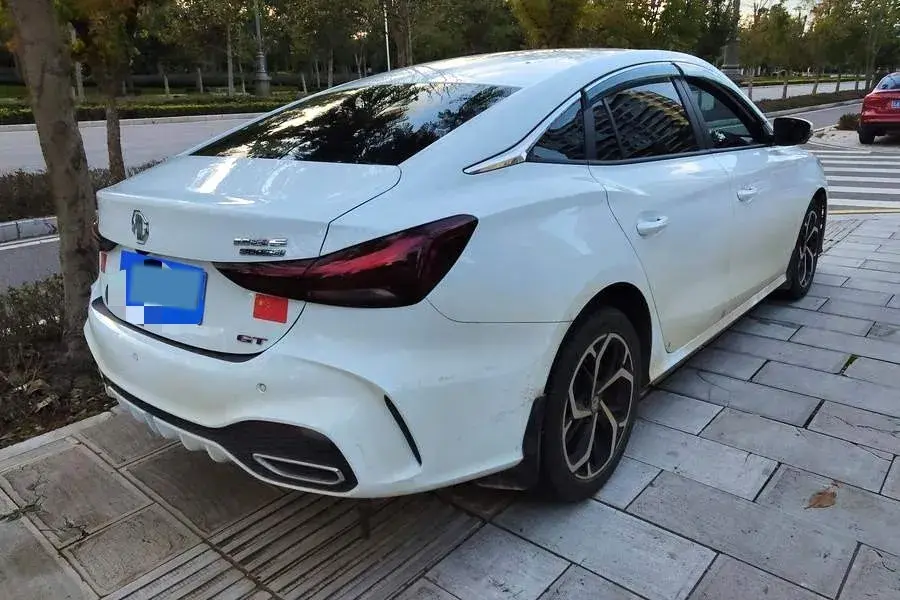 2025 MG 5 thumbnail 3