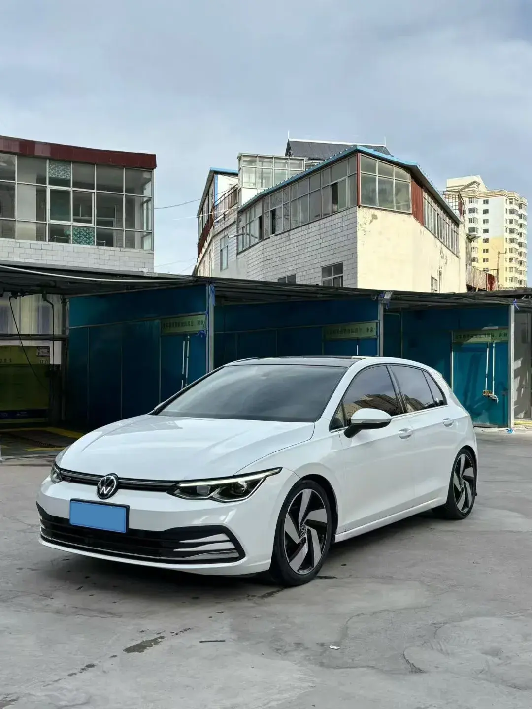 2021 VOLKSWAGEN GOLF view 1