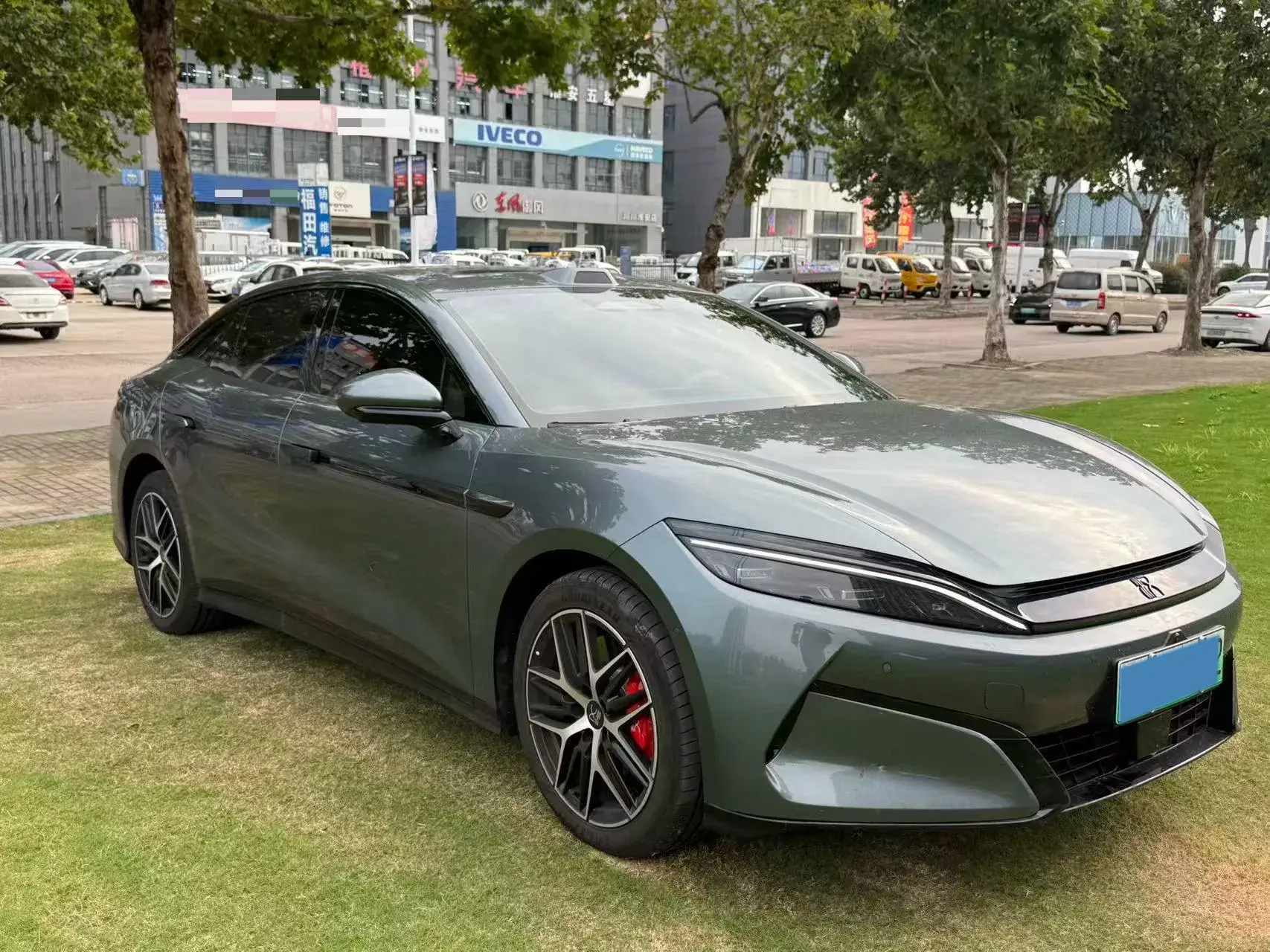 2025 BYD HANL thumbnail 2