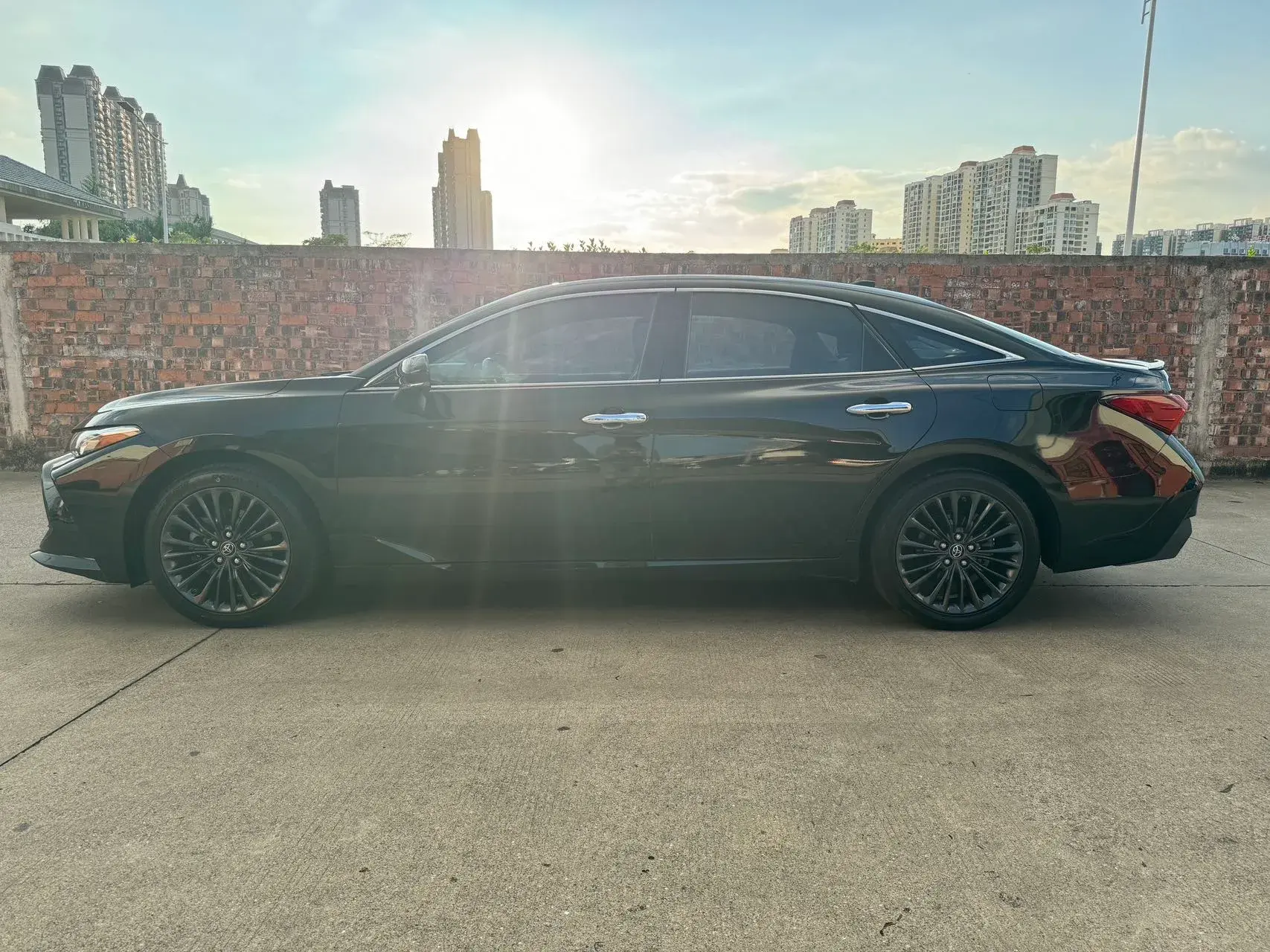 2019 TOYOTA AVALON thumbnail 3