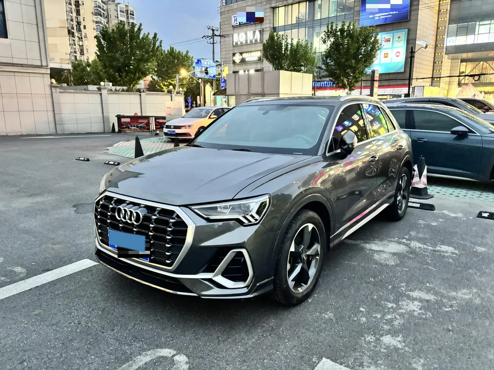 2020 AUDI Q3 view 1