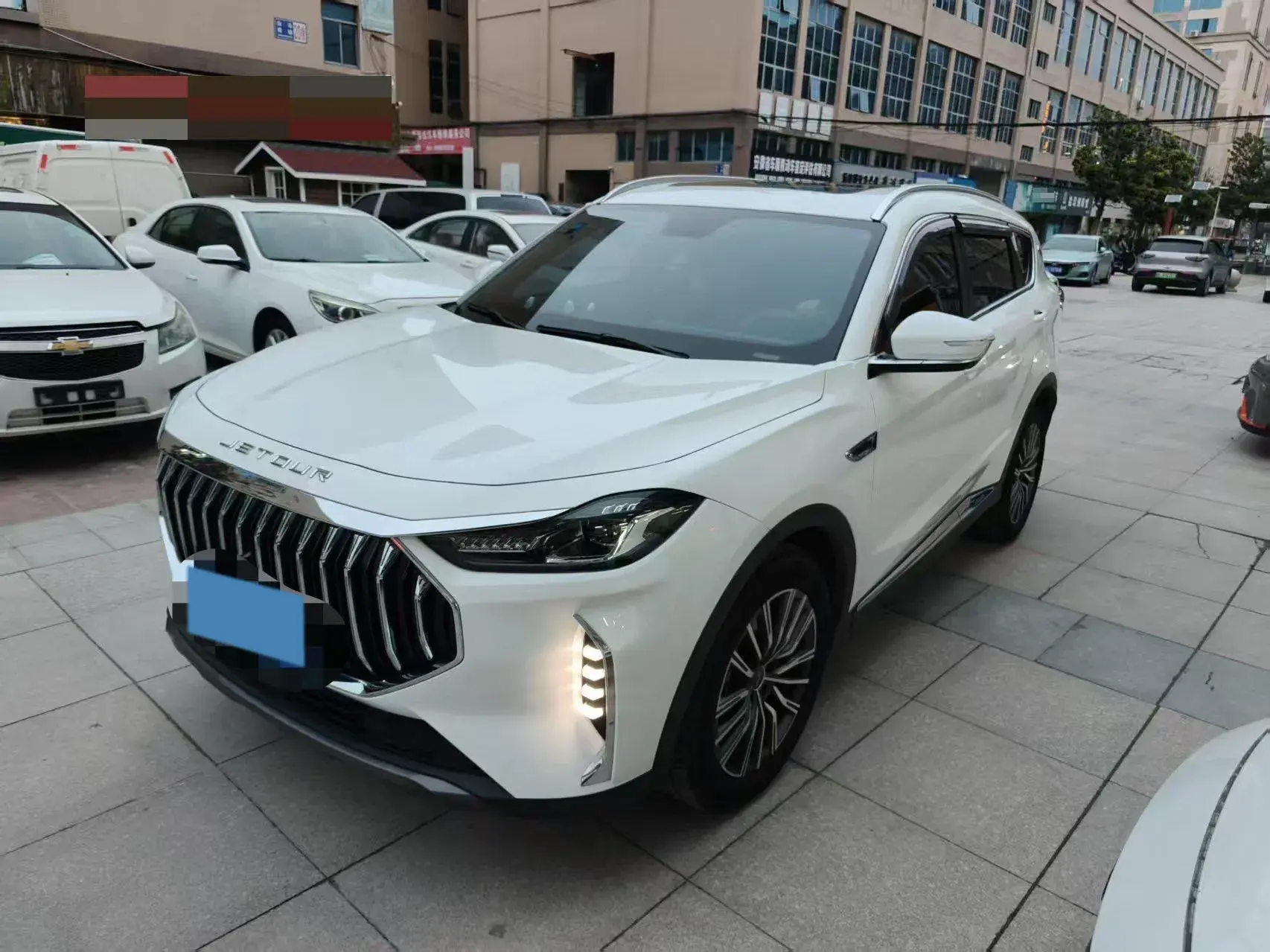 2023 JETOUR X70 view 1