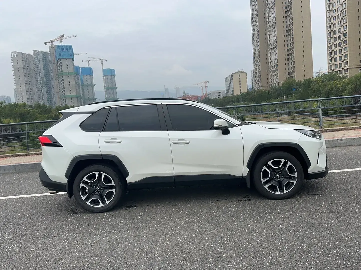2020 TOYOTA RAV4 thumbnail 3