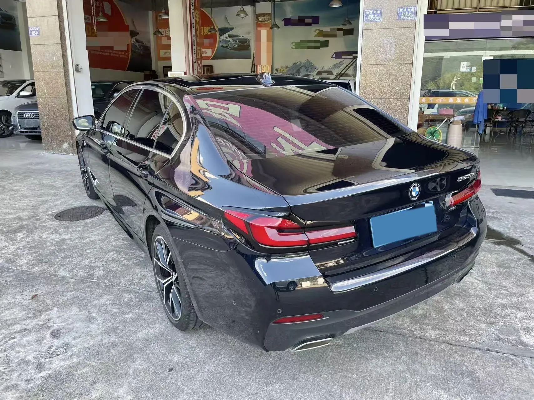 2023 BMW 5 thumbnail 3