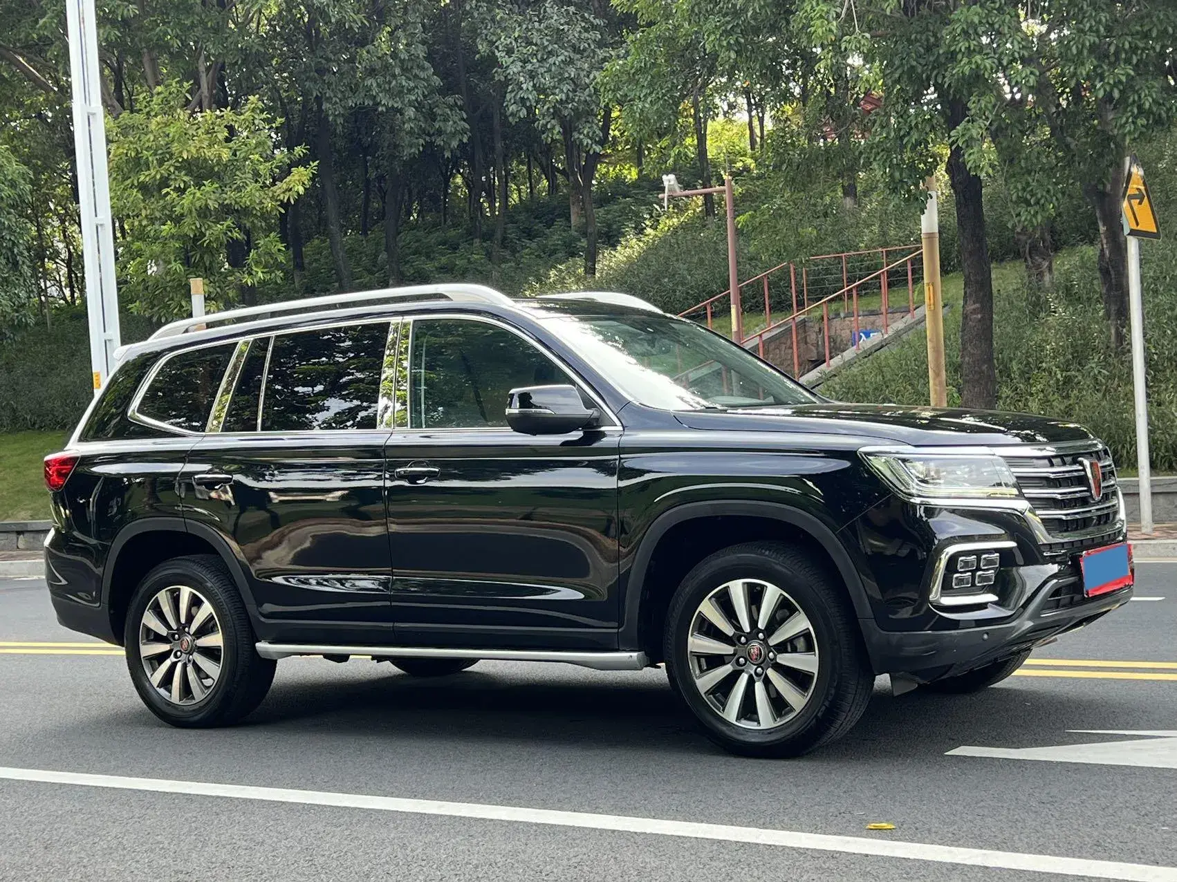 2019 ROEWE RX8 thumbnail 3