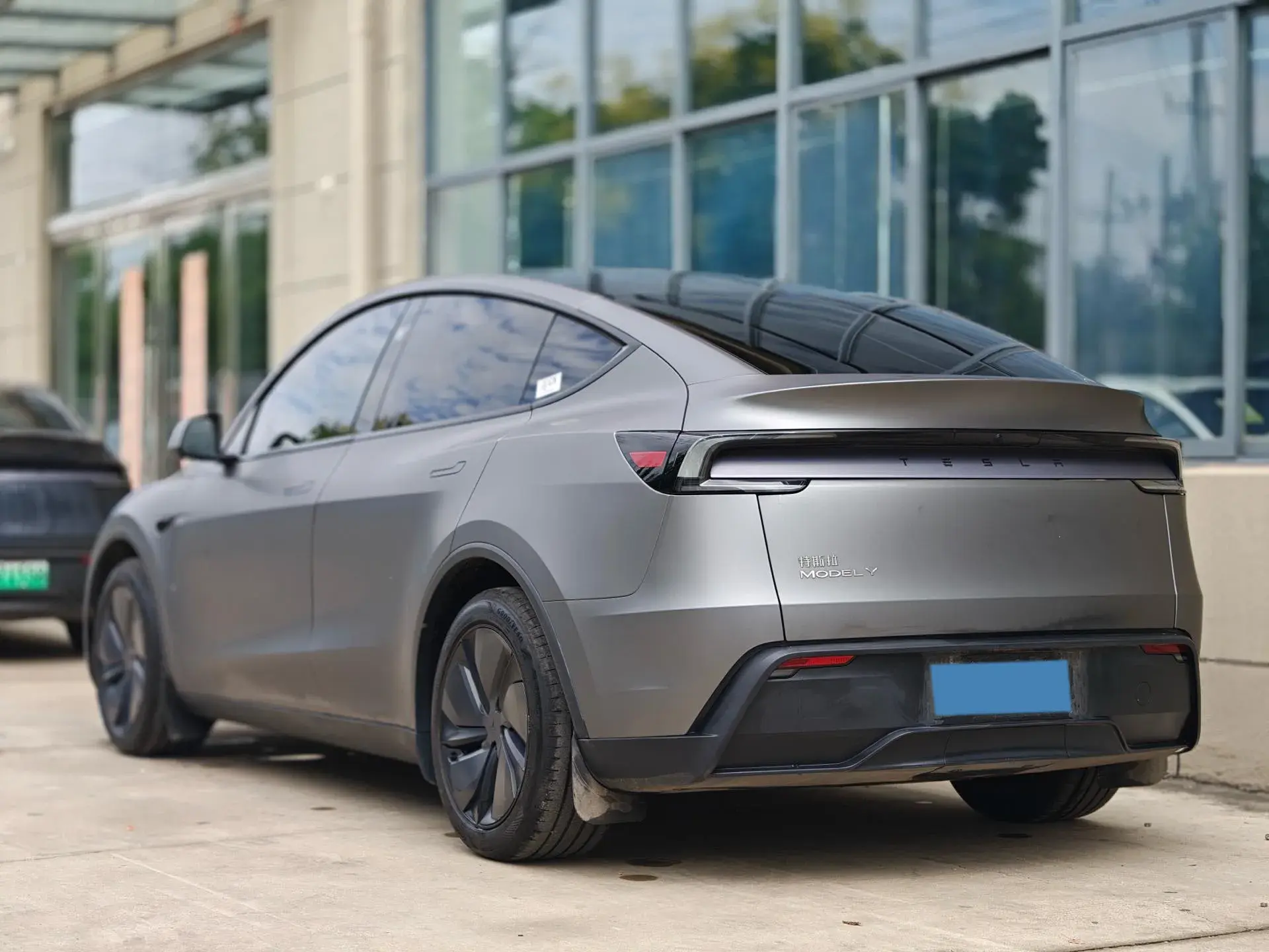 2025 TESLA MODEL thumbnail 2