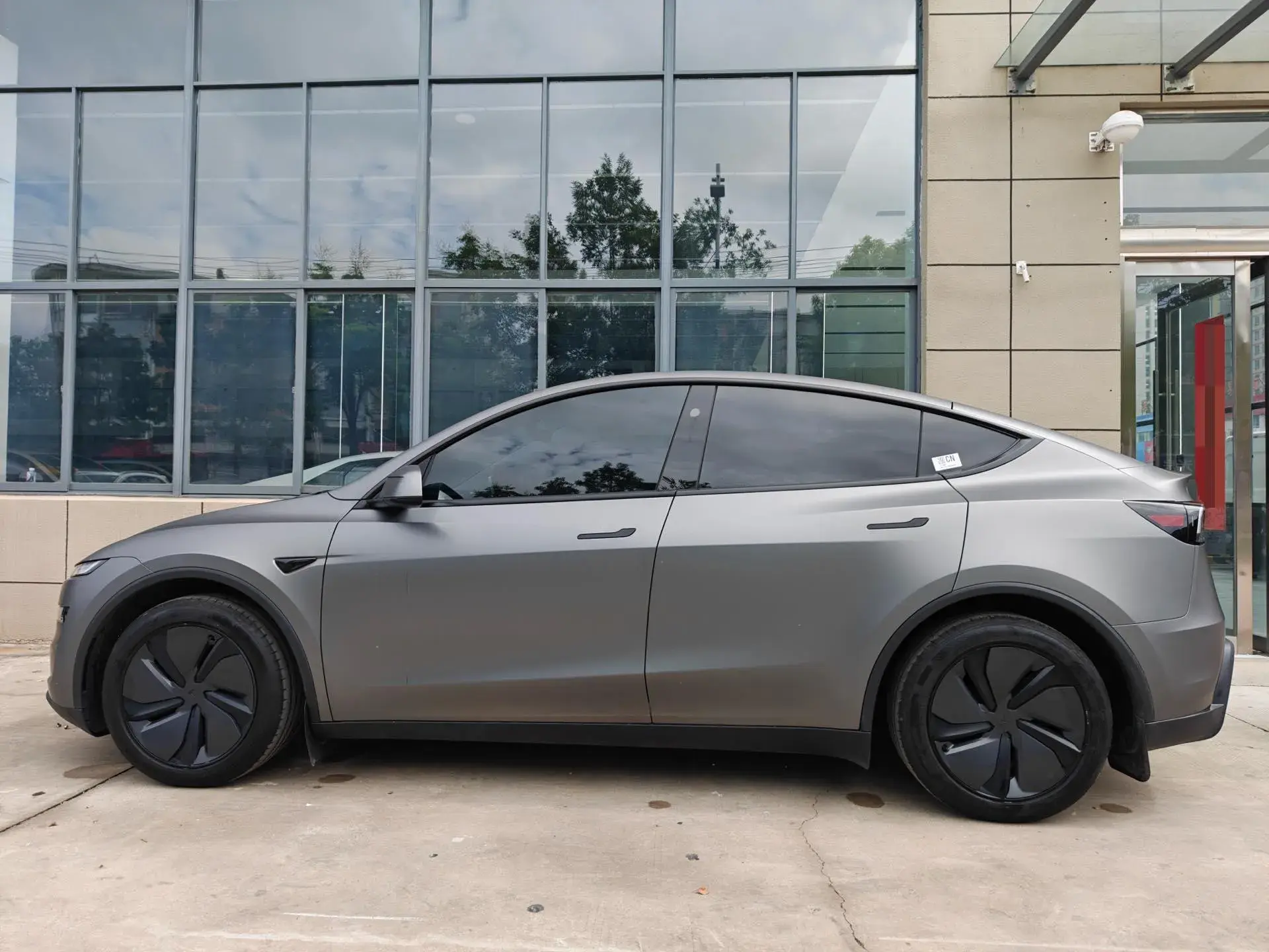 2025 TESLA MODEL thumbnail 3