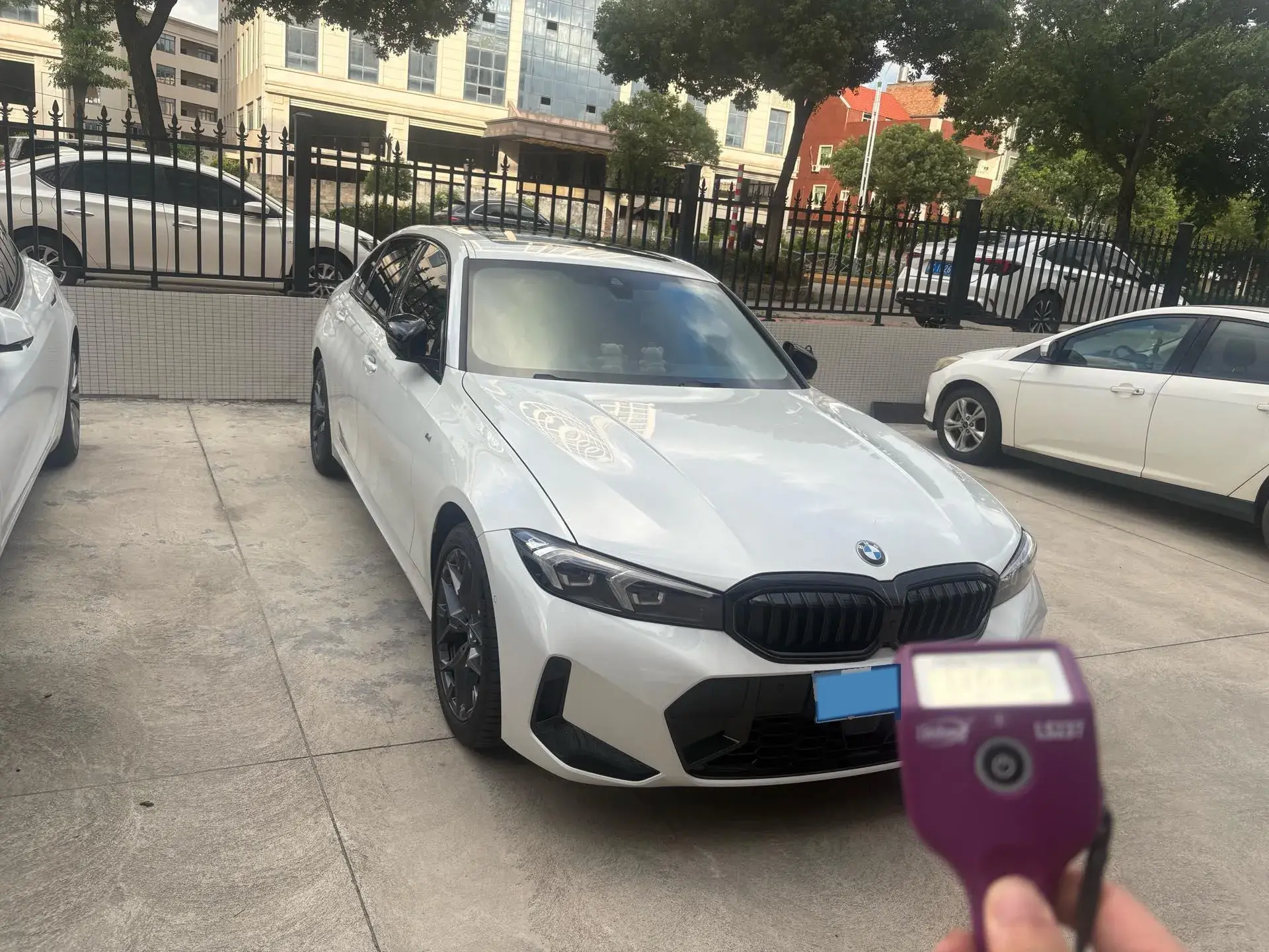 2025 BMW 3 thumbnail 2