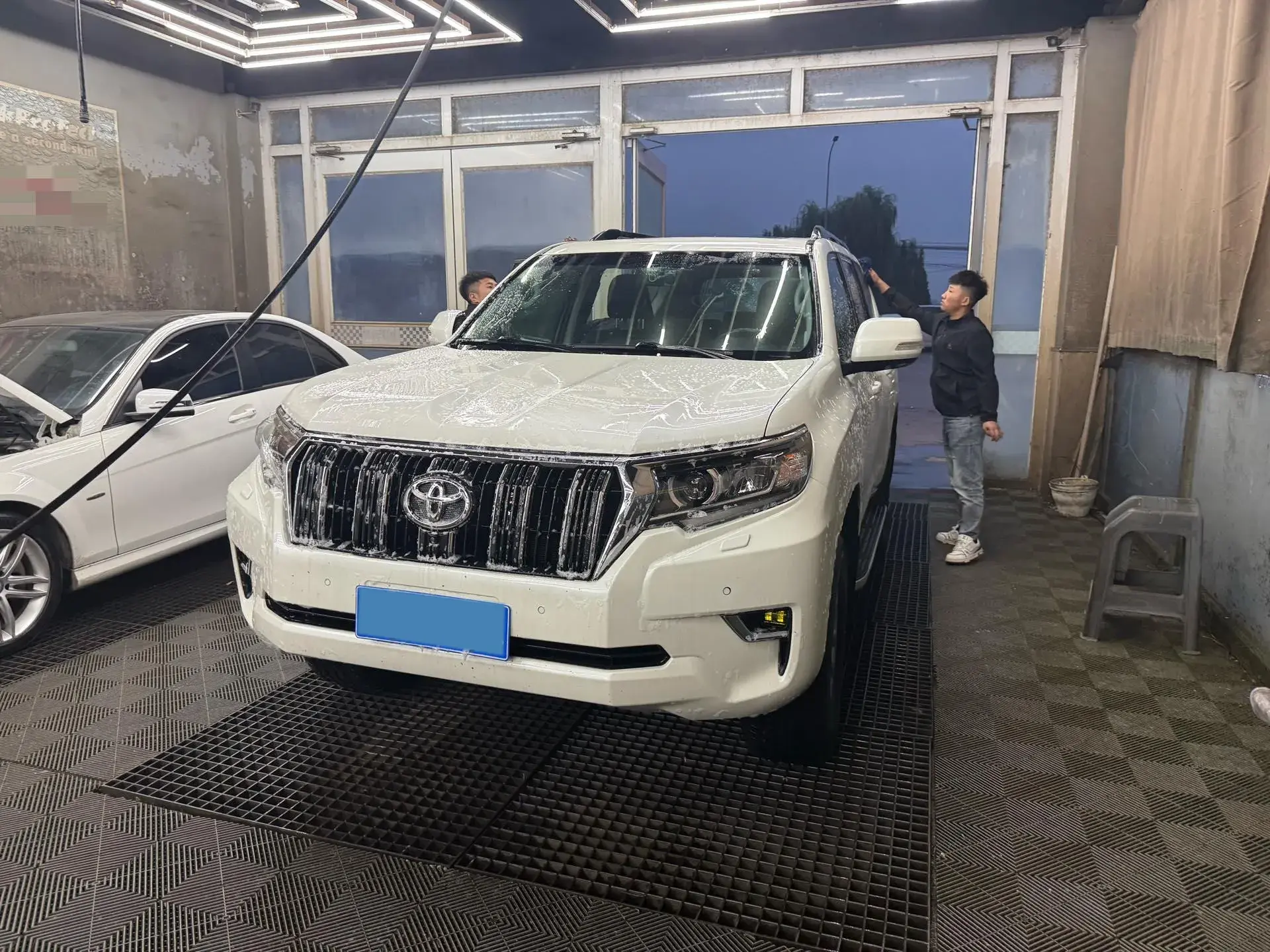 2018 TOYOTA LAND thumbnail 4