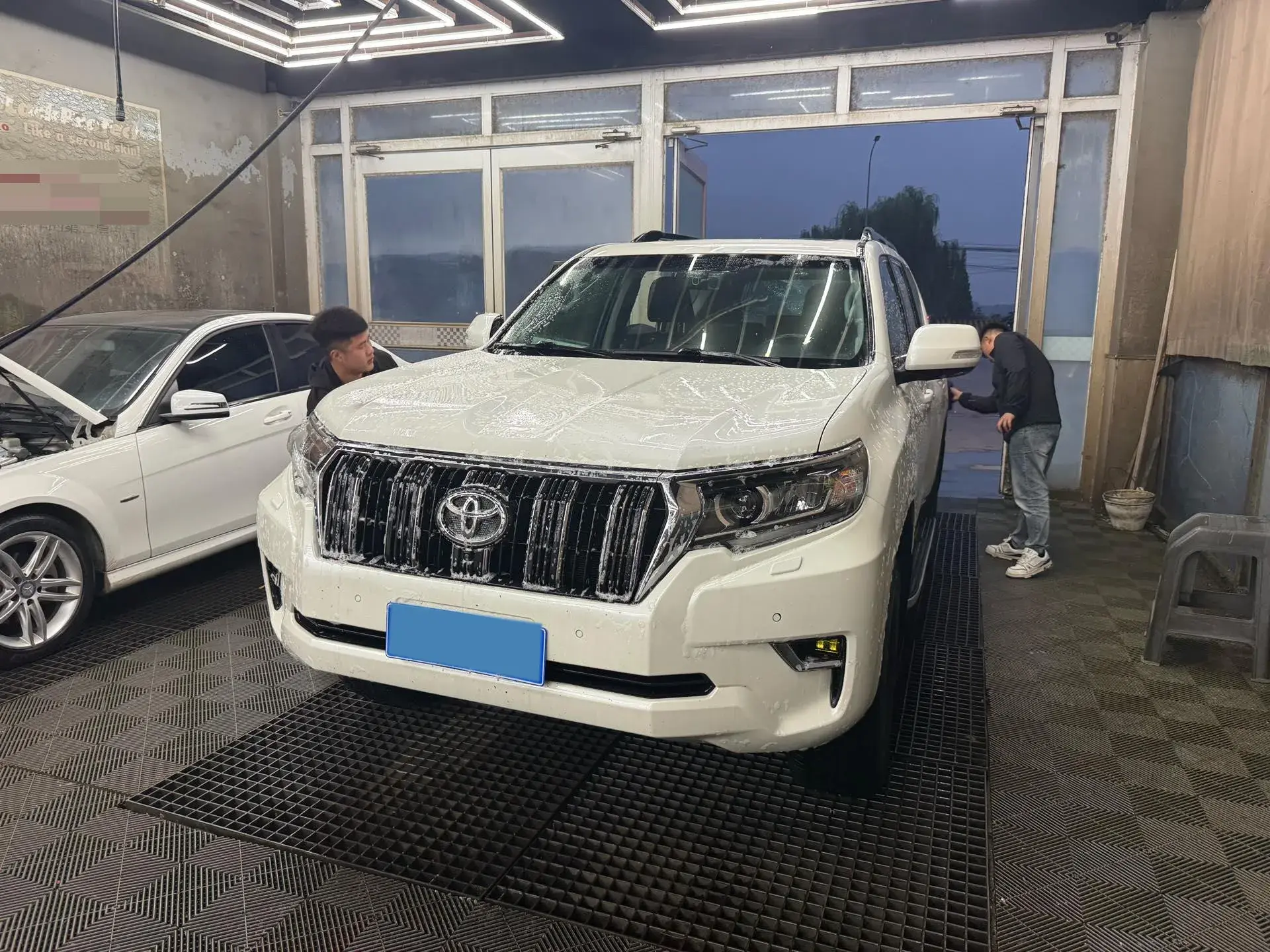 2018 TOYOTA LAND thumbnail 2