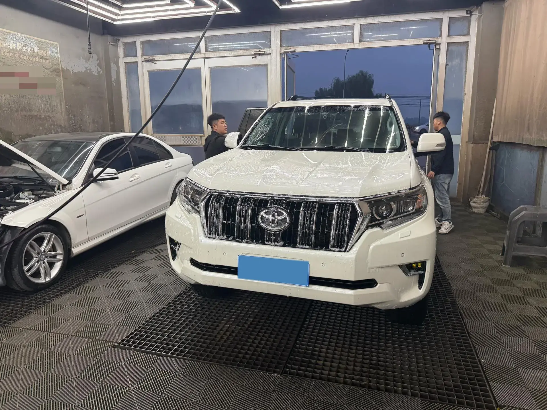 2018 TOYOTA LAND thumbnail 3