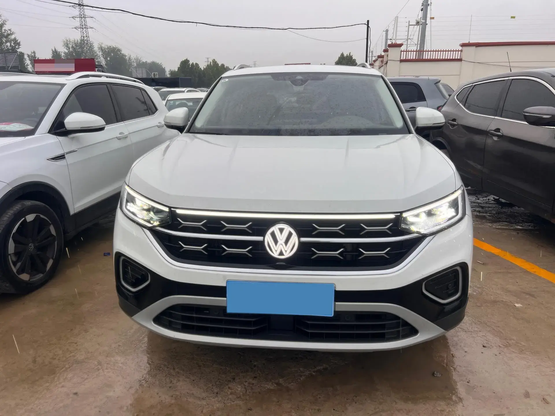 2023 VOLKSWAGEN TAYRON thumbnail 2