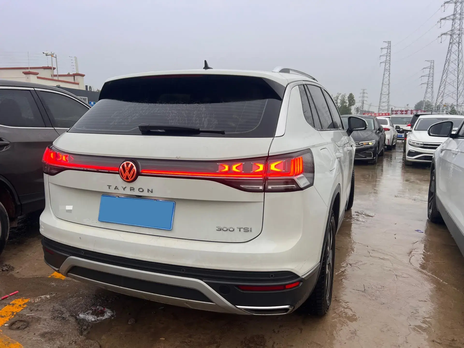 2023 VOLKSWAGEN TAYRON thumbnail 3