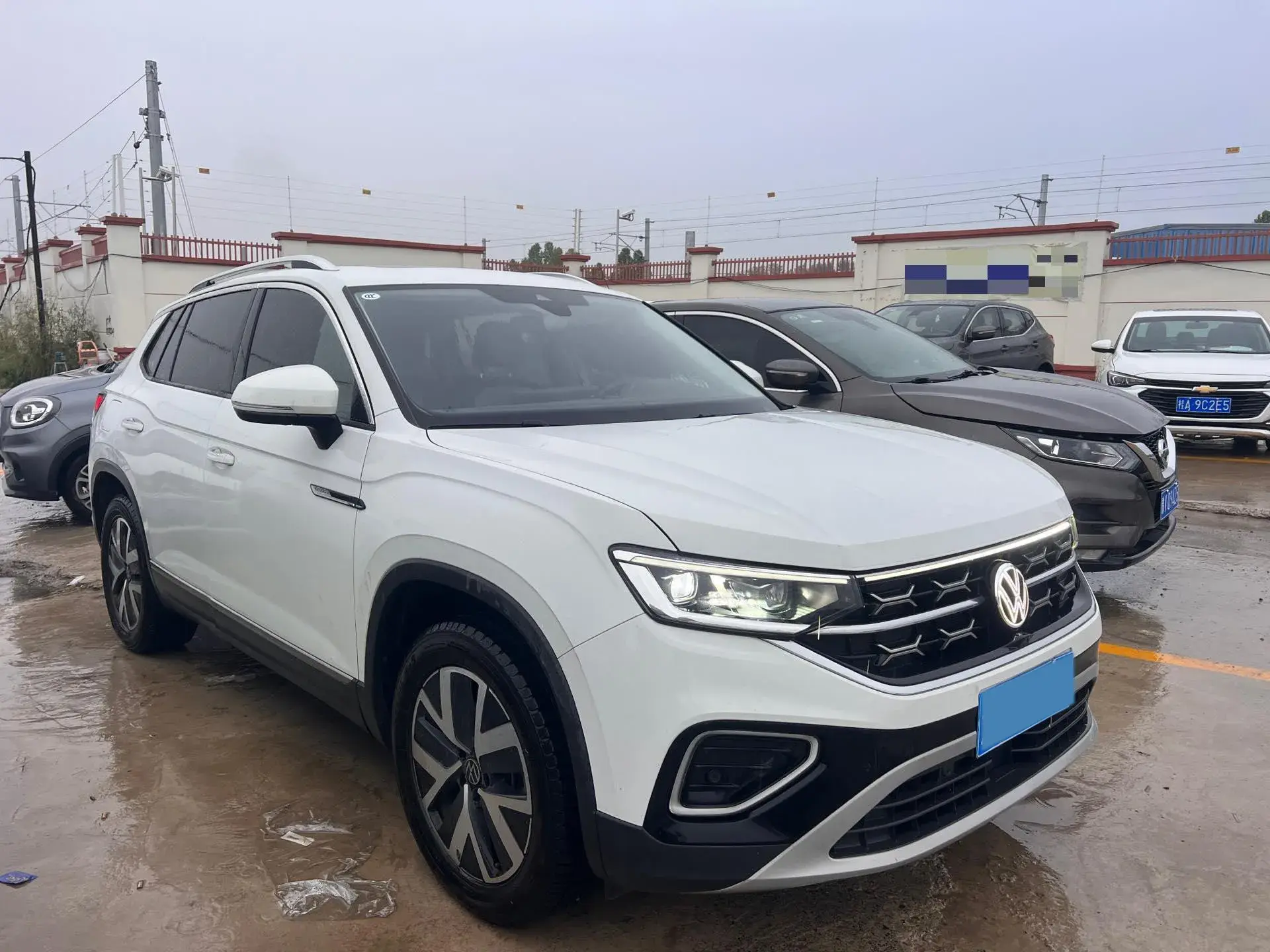 2023 VOLKSWAGEN TAYRON thumbnail 4