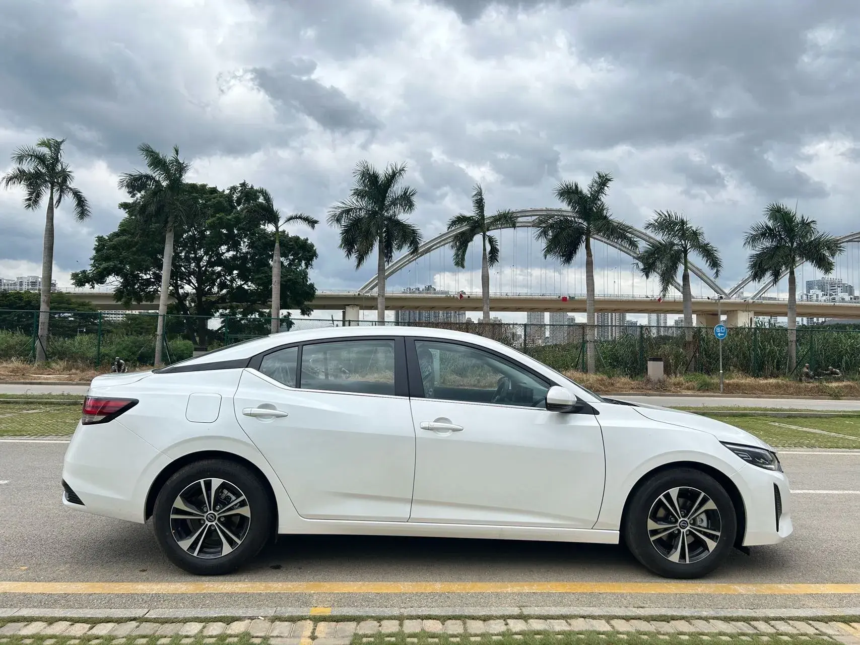 2023 NISSAN SYLPHY thumbnail 2