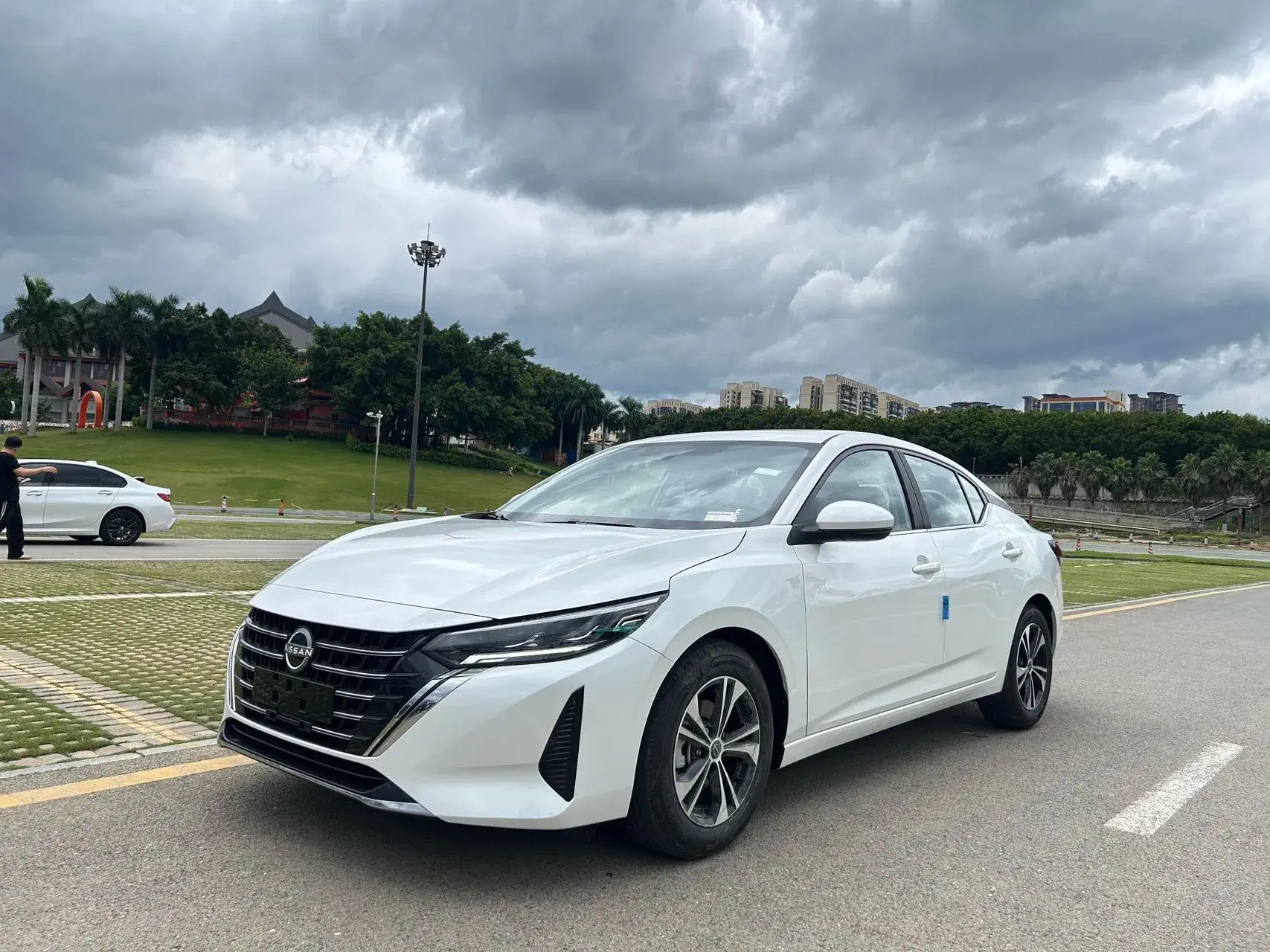 2023 NISSAN SYLPHY view 1