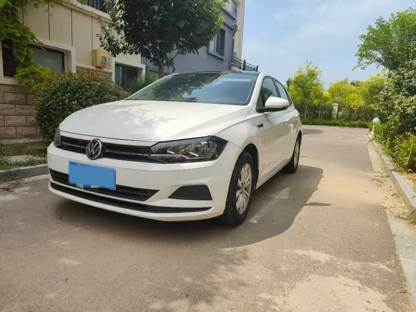 2019 VOLKSWAGEN POLO view 1