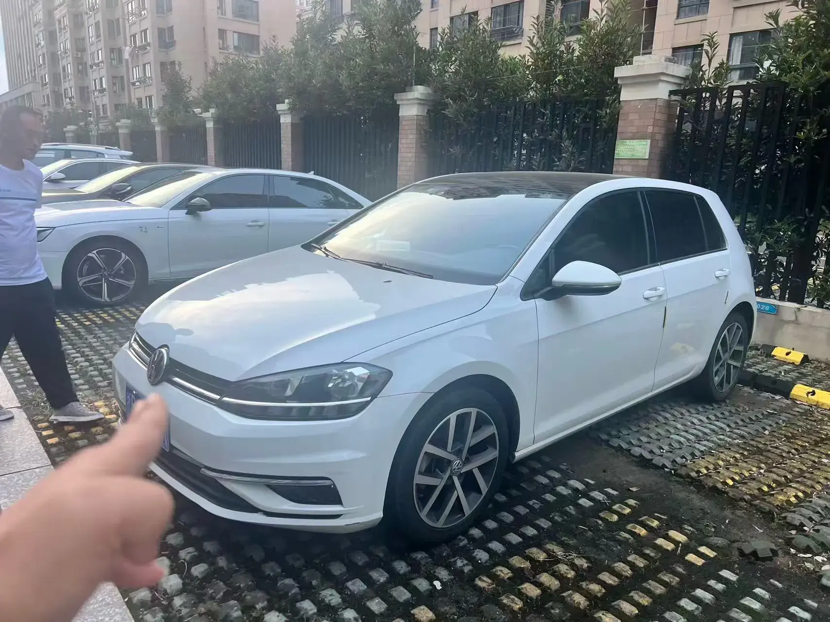 2018 VOLKSWAGEN GOLF view 1