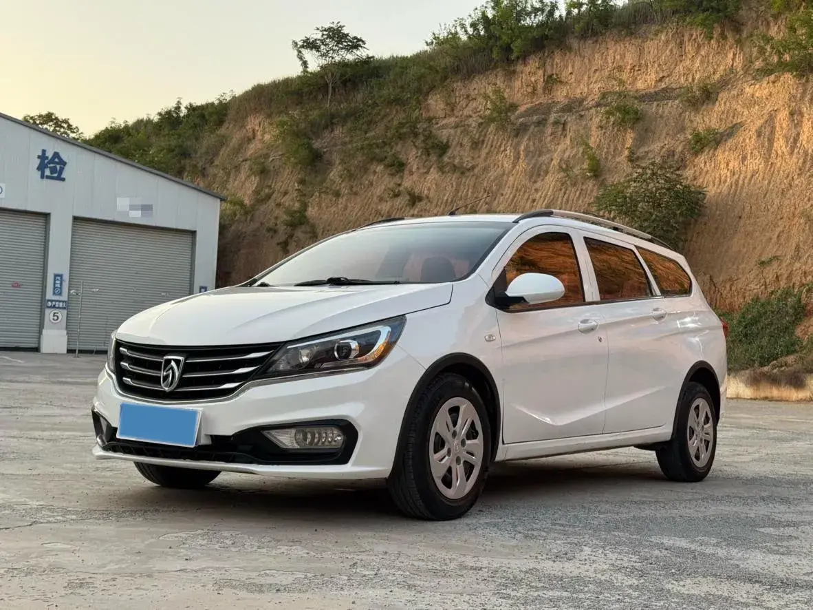 2017 BAOJUN 310W view 1