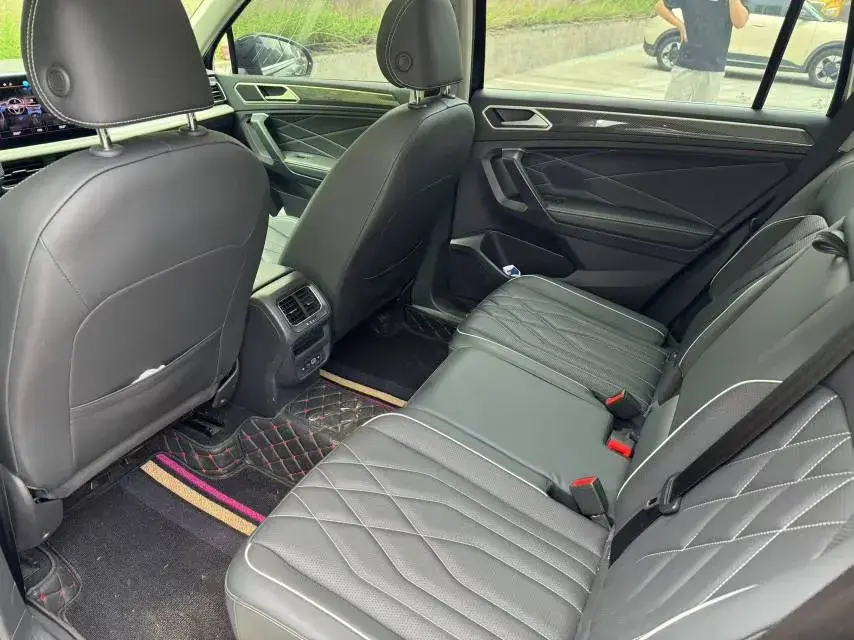 2025 VOLKSWAGEN TIGUAN thumbnail 3