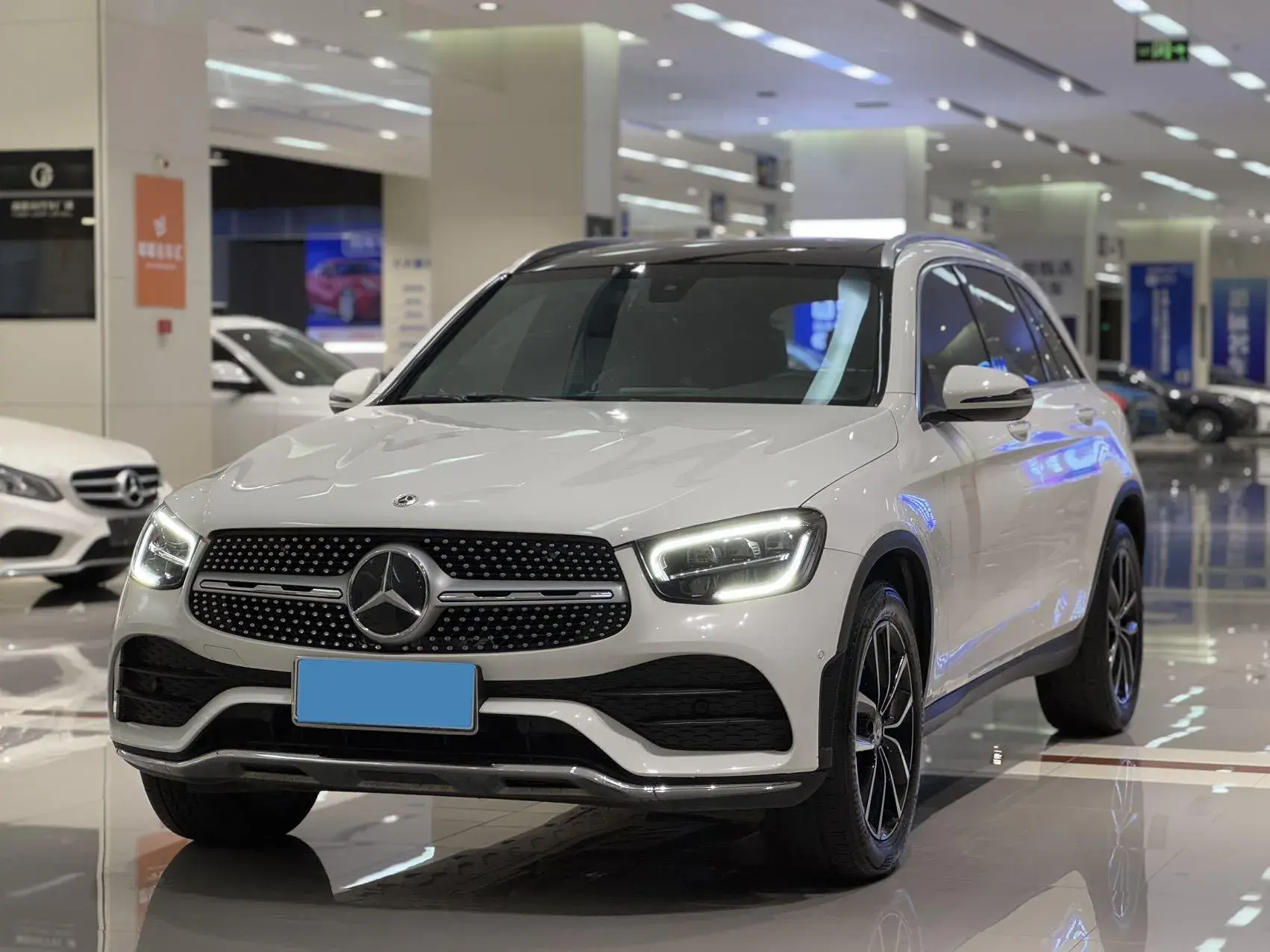 2022 MERCEDES-BENZ GLC view 1