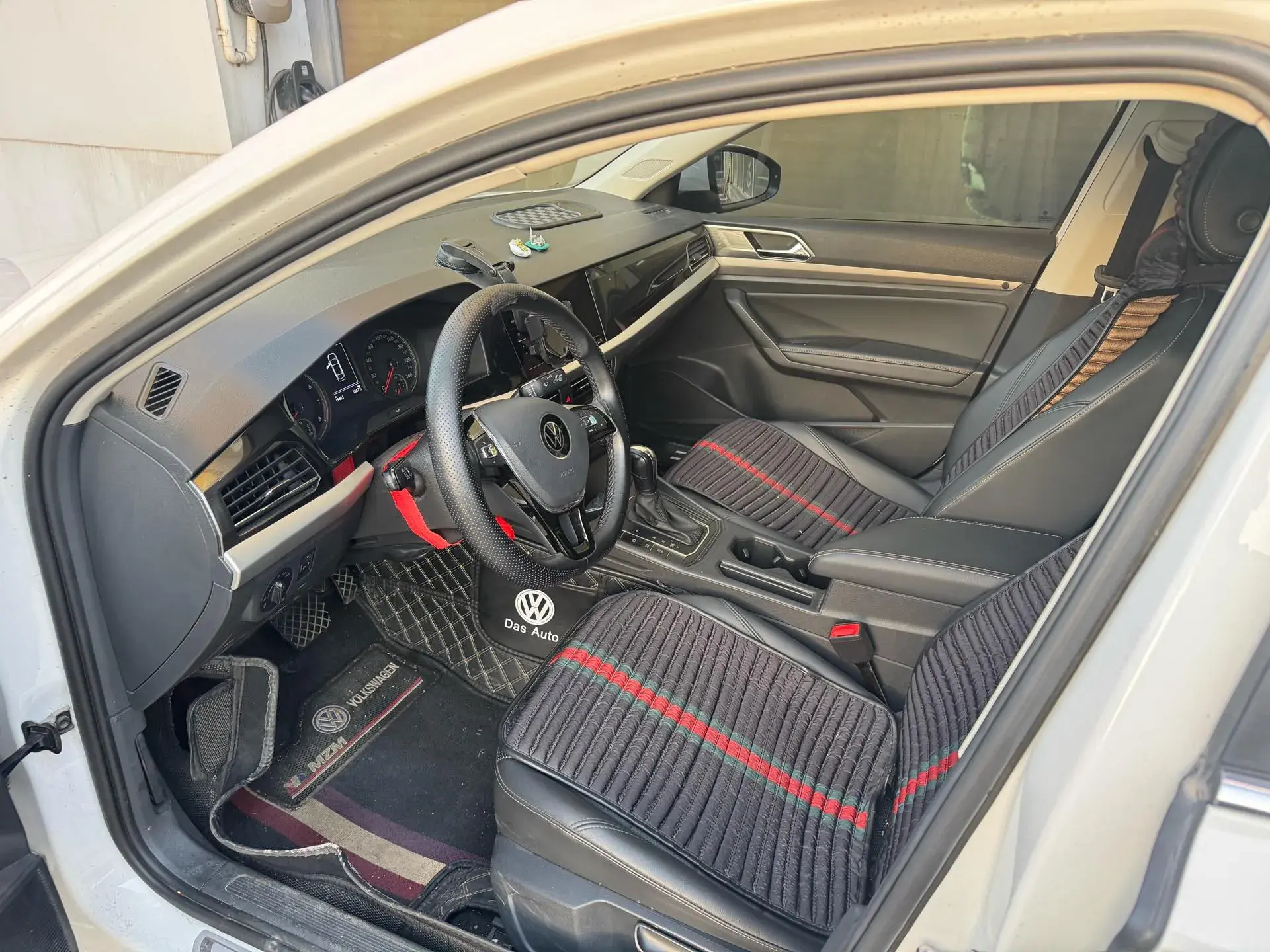 2021 VOLKSWAGEN LAVIDA thumbnail 4