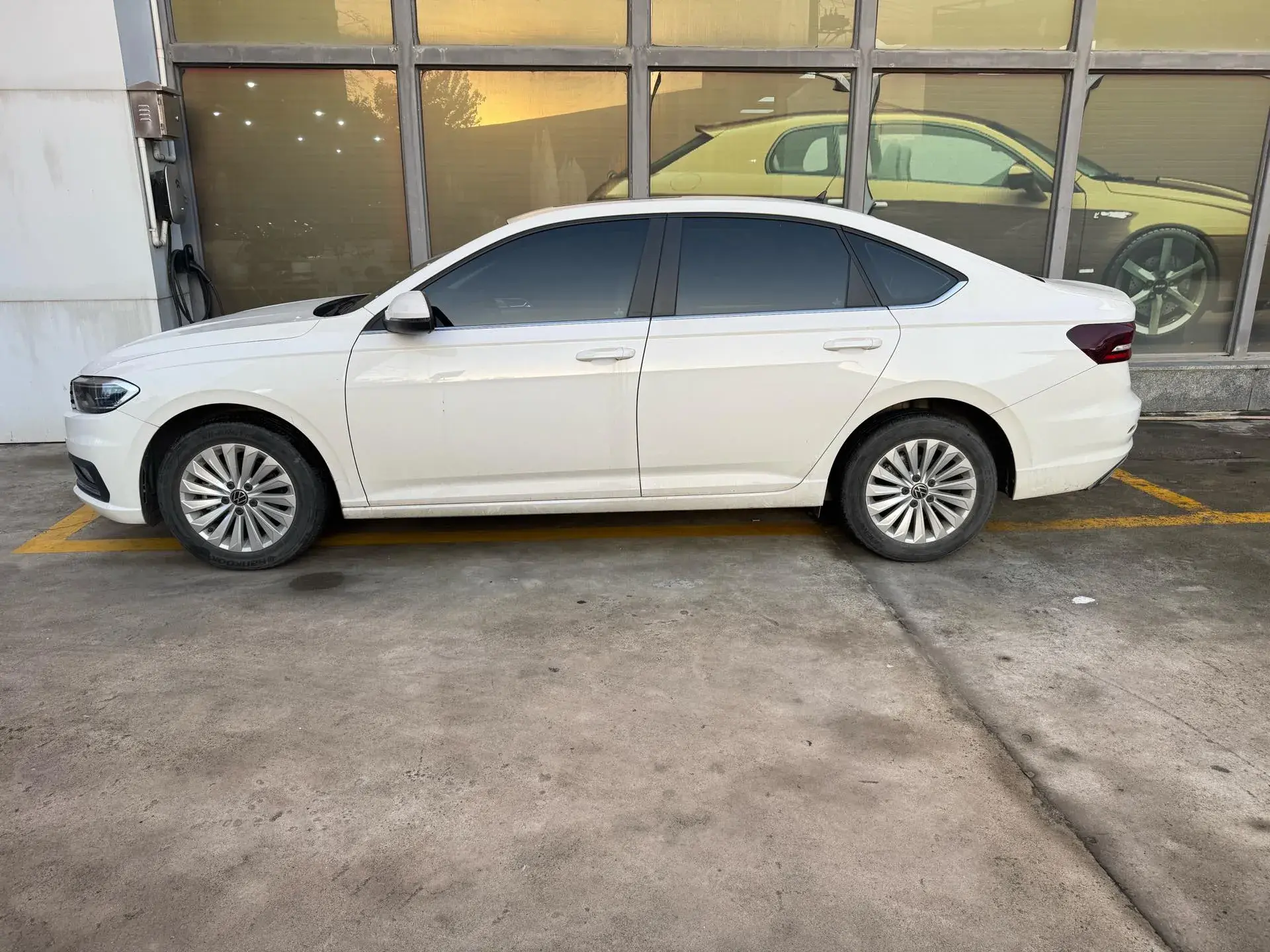 2021 VOLKSWAGEN LAVIDA thumbnail 2