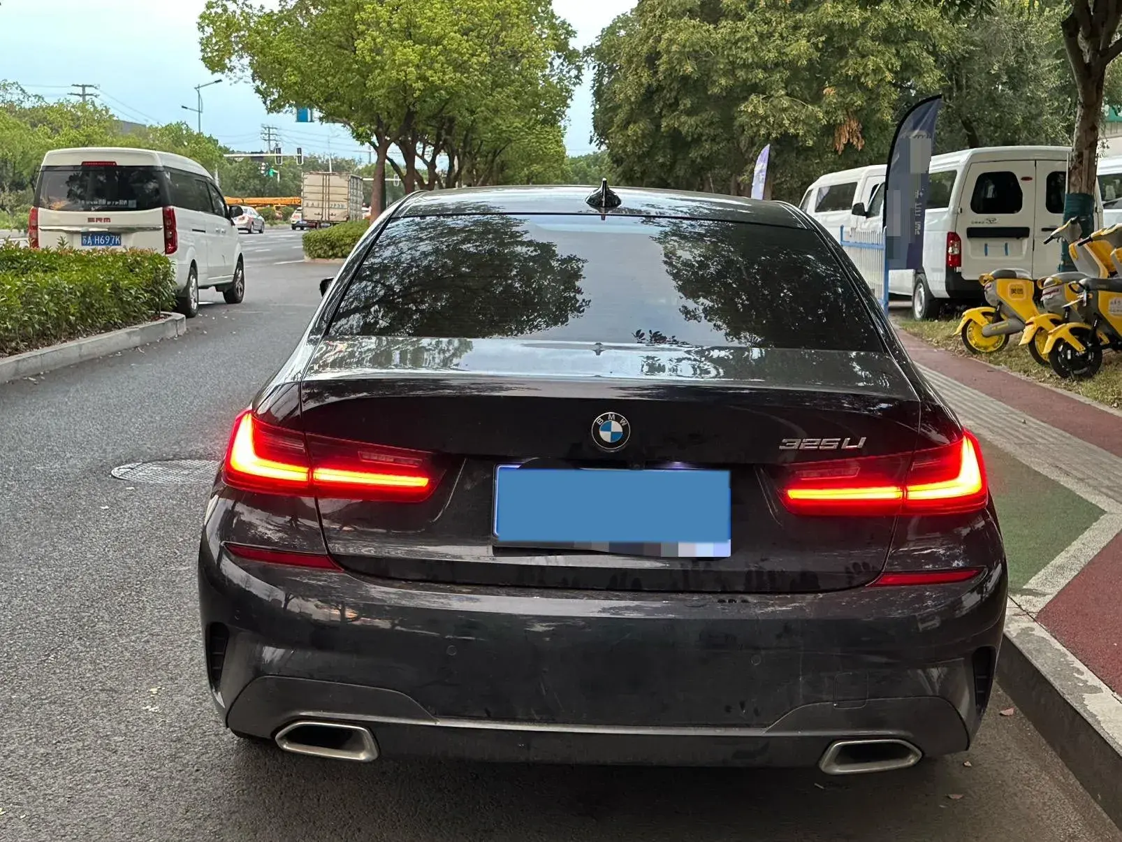 2022 BMW 3 thumbnail 3