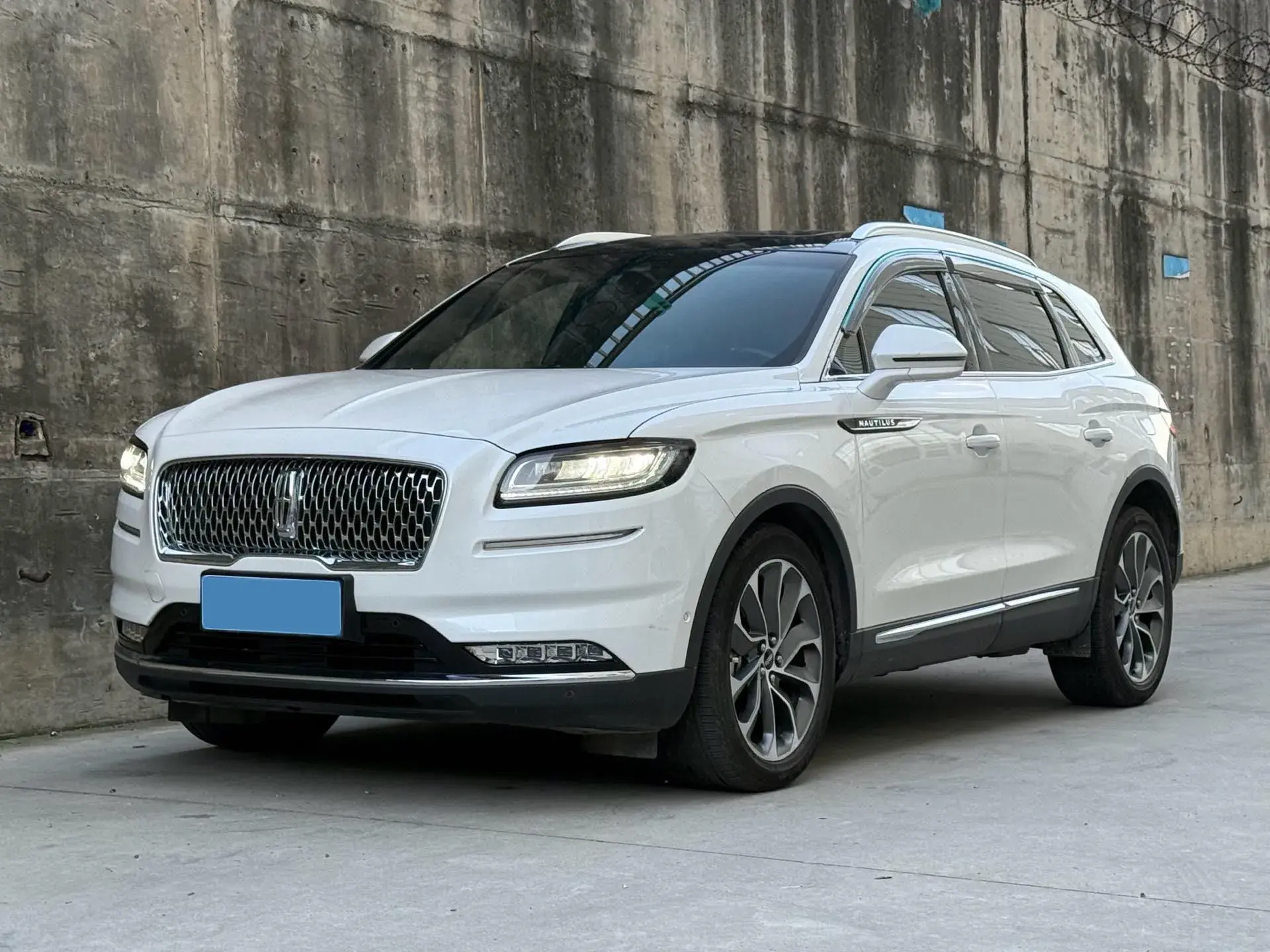 2021 LINCOLN NAUTILUS view 1