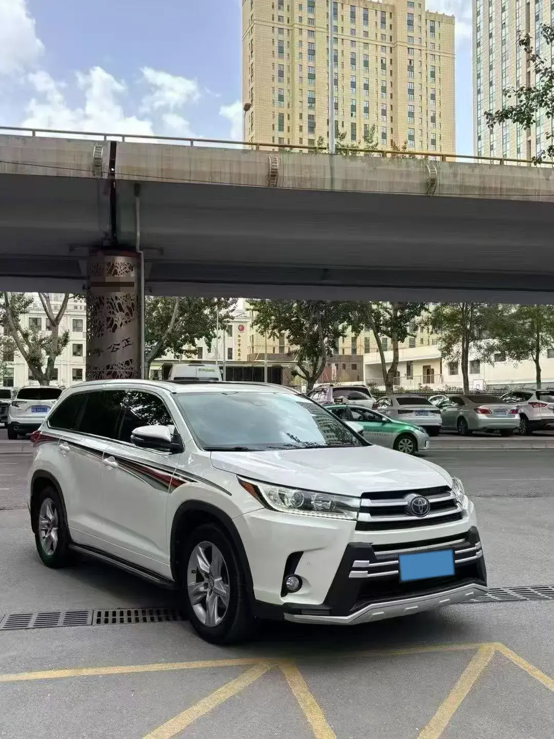 2018 TOYOTA HIGHLANDER thumbnail 3