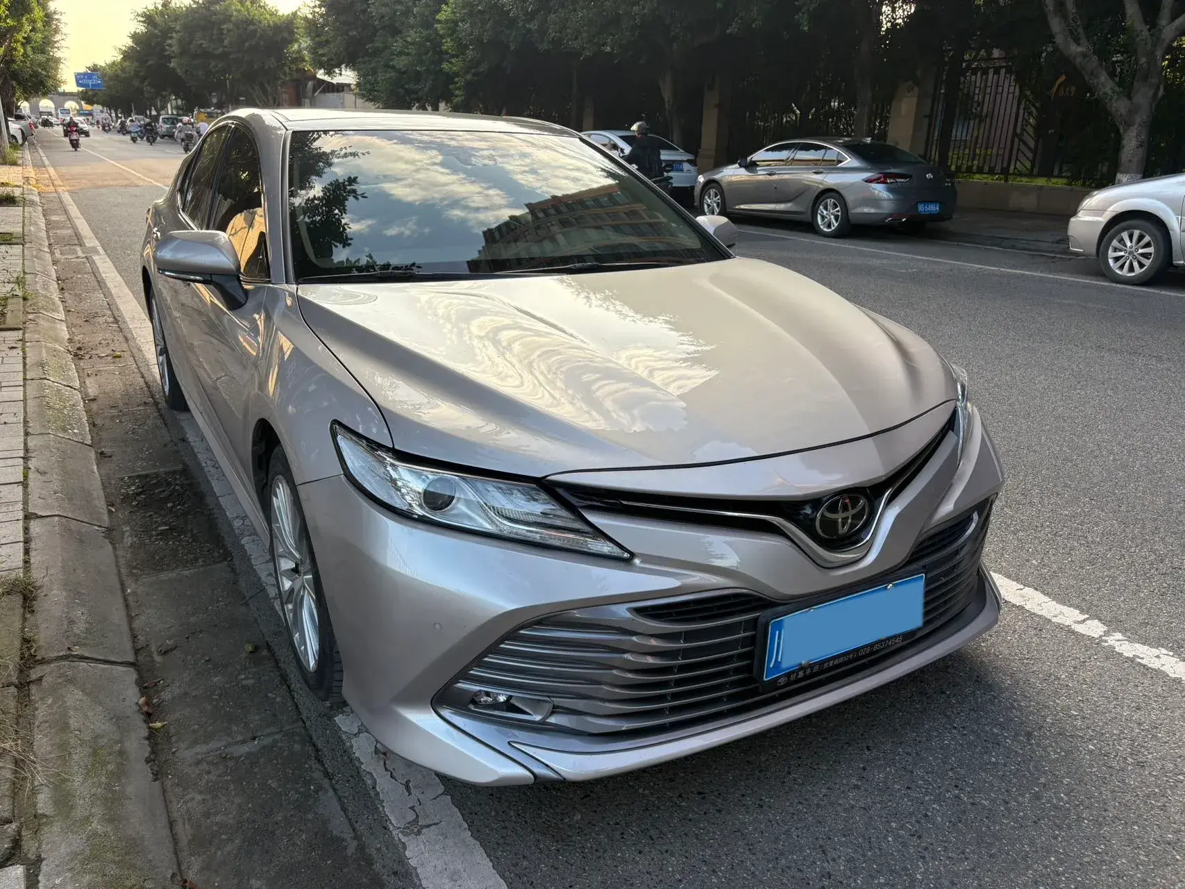 2018 TOYOTA CAMRY thumbnail 3