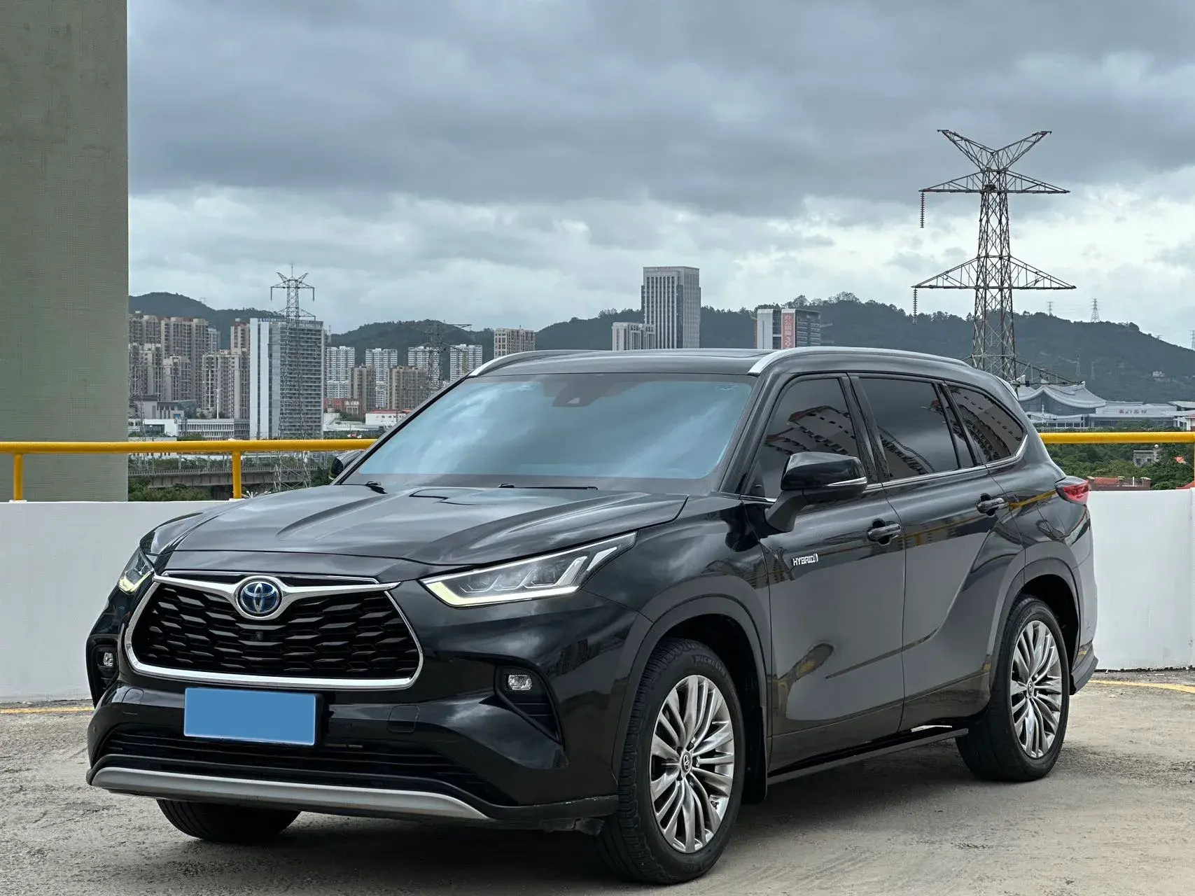 2022 TOYOTA HIGHLANDER view 1