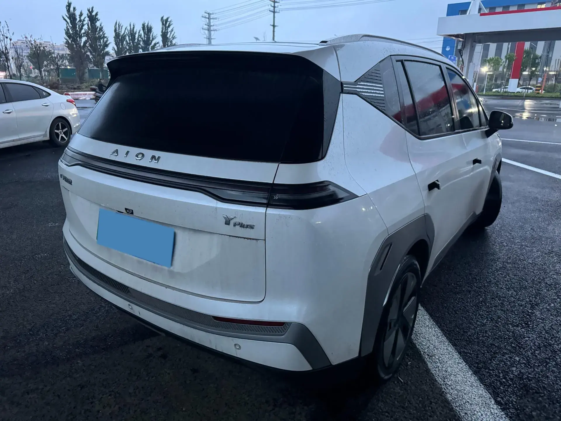 2023 AION Y thumbnail 4