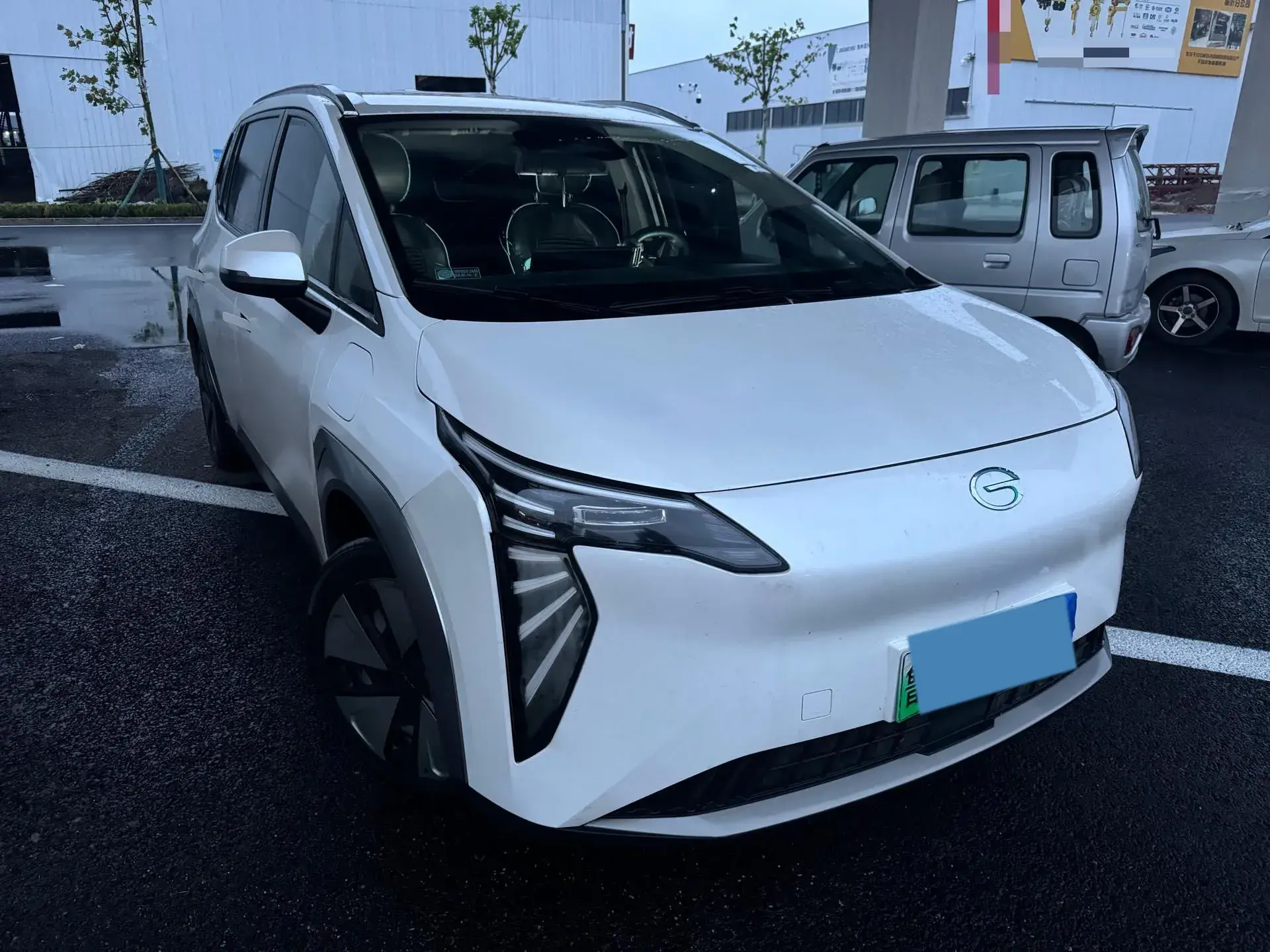 2023 AION Y thumbnail 3