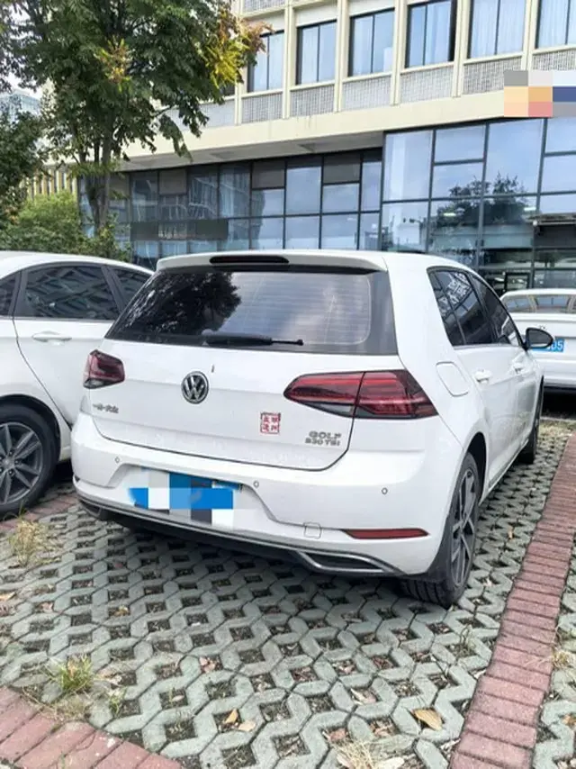 2018 VOLKSWAGEN GOLF thumbnail 3