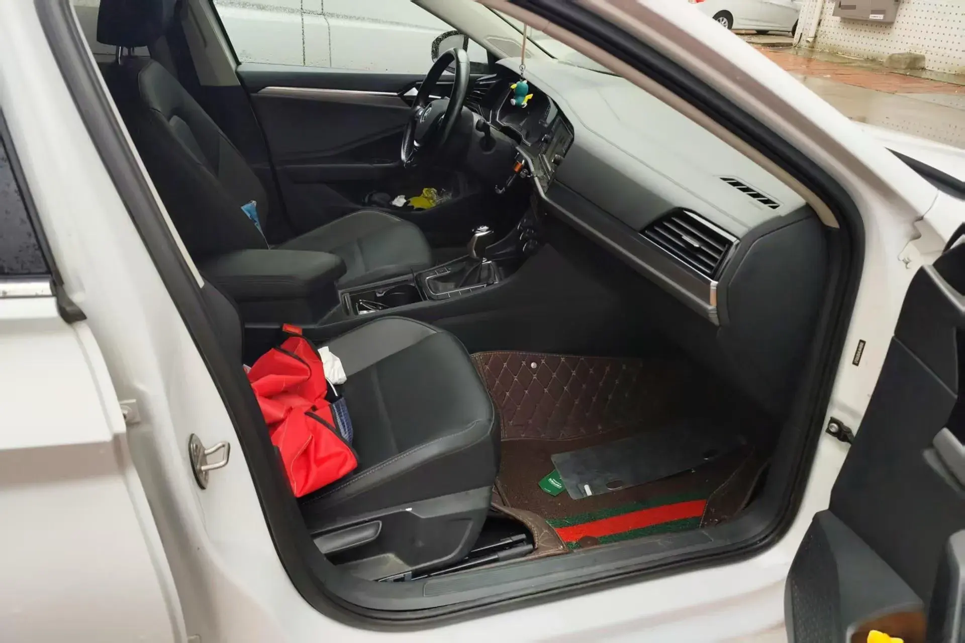 2019 VOLKSWAGEN SAGITAR thumbnail 3