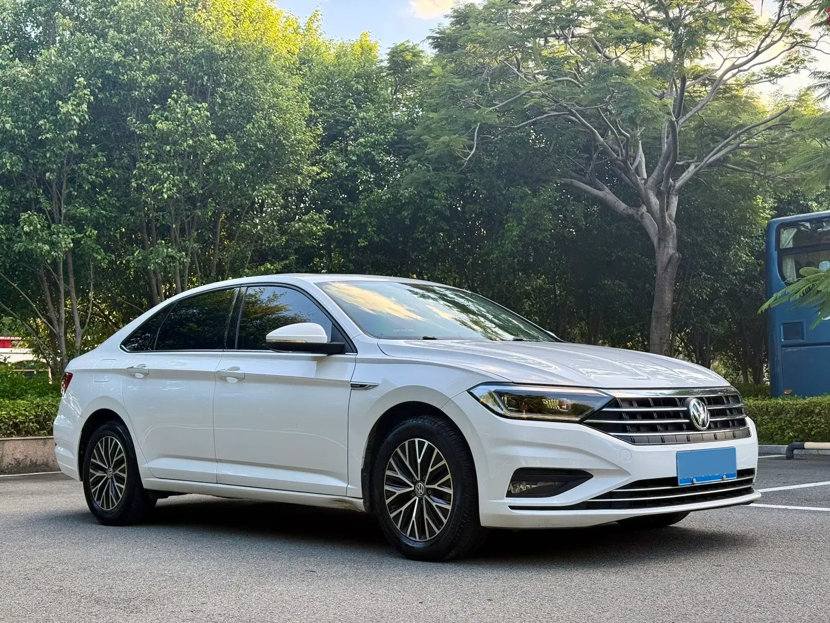 2019 VOLKSWAGEN SAGITAR thumbnail 3