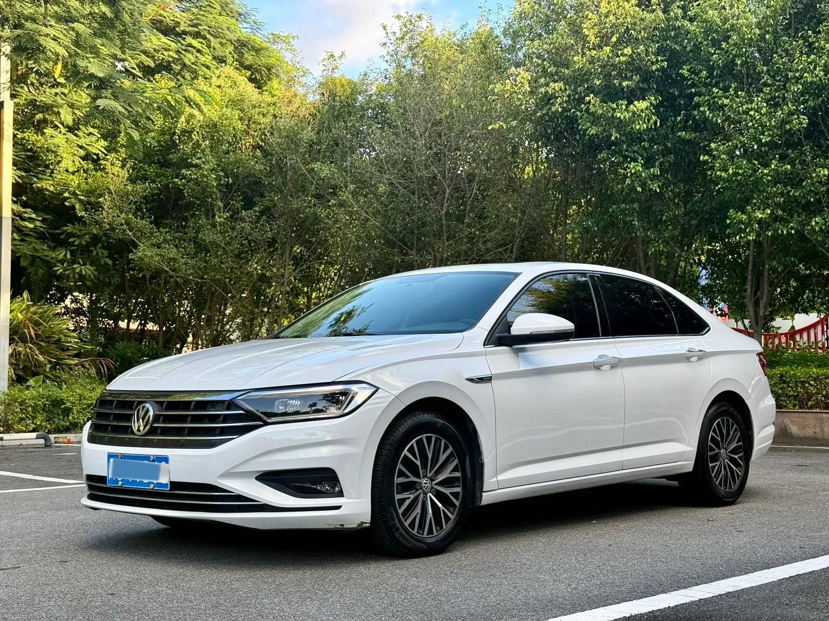 2019 VOLKSWAGEN SAGITAR view 1