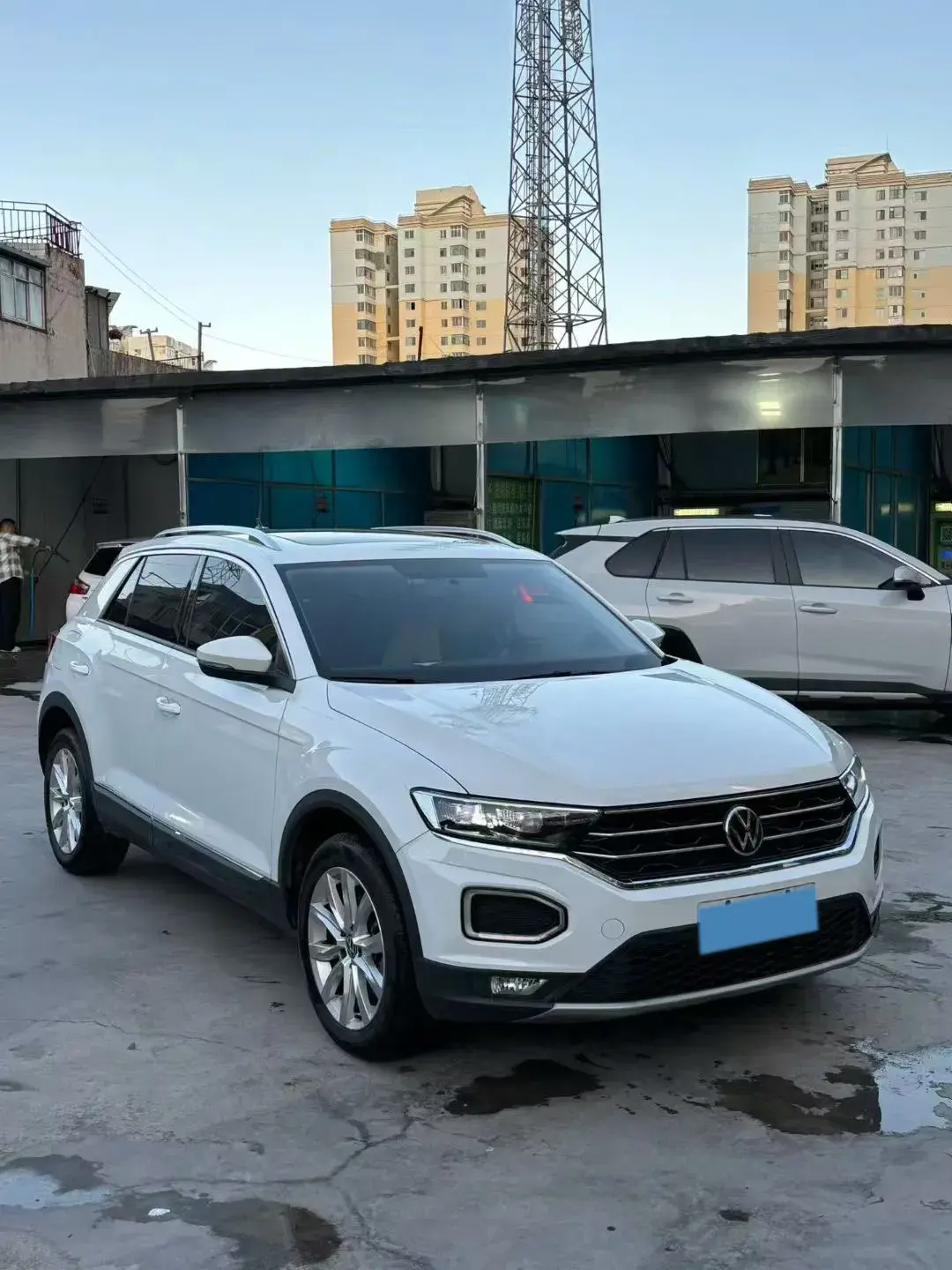2022 VOLKSWAGEN T-ROC thumbnail 3