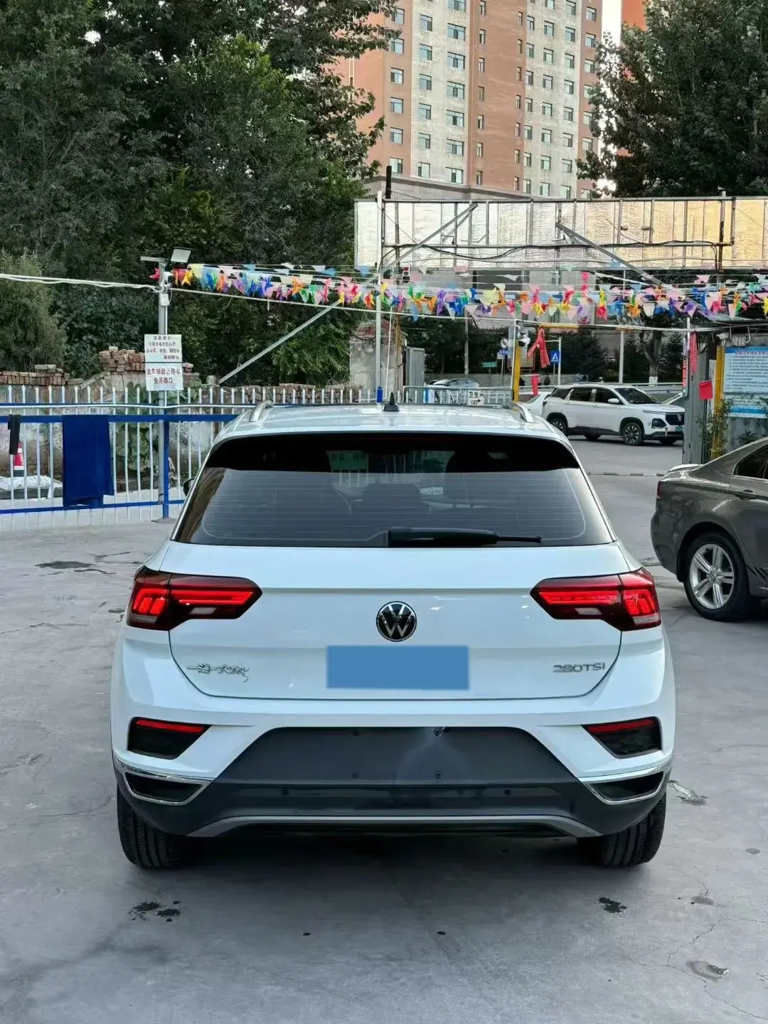2022 VOLKSWAGEN T-ROC thumbnail 4