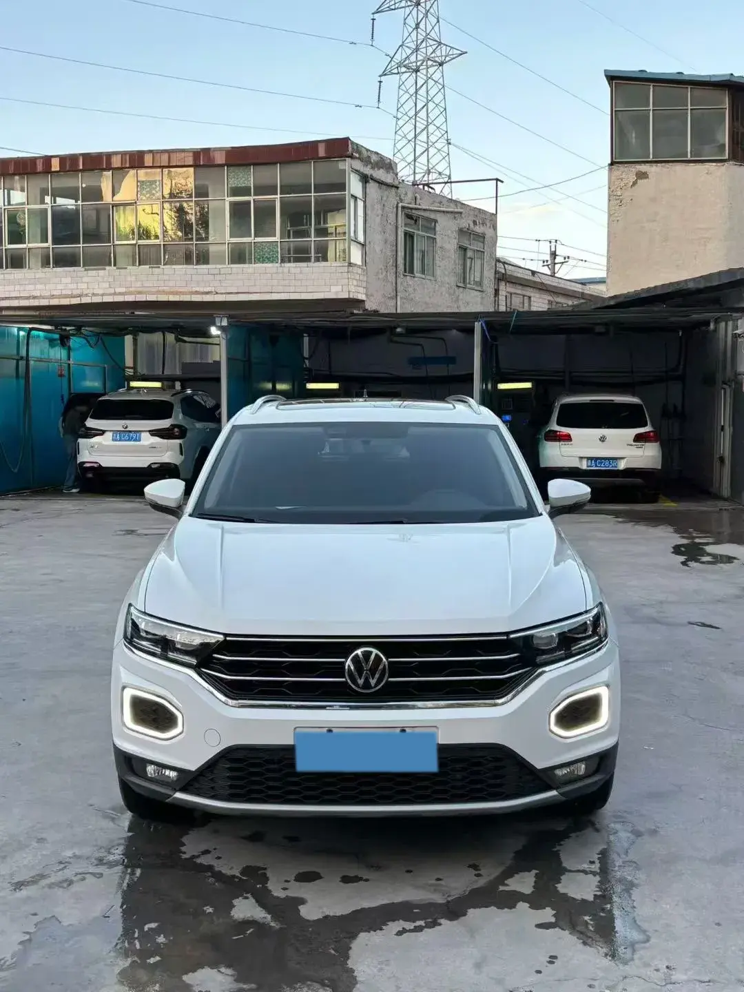 2022 VOLKSWAGEN T-ROC thumbnail 2