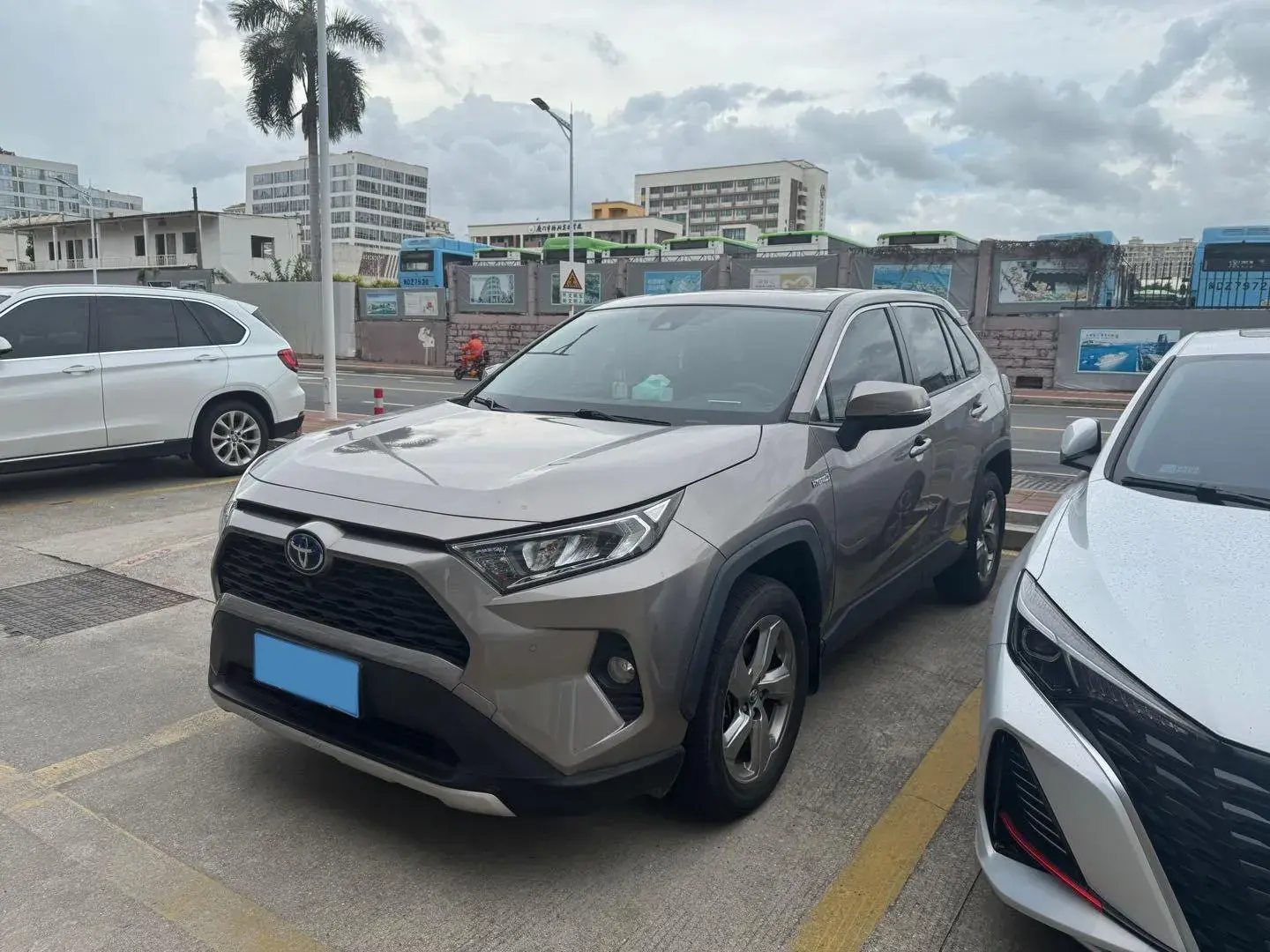 2021 TOYOTA RAV4 view 1