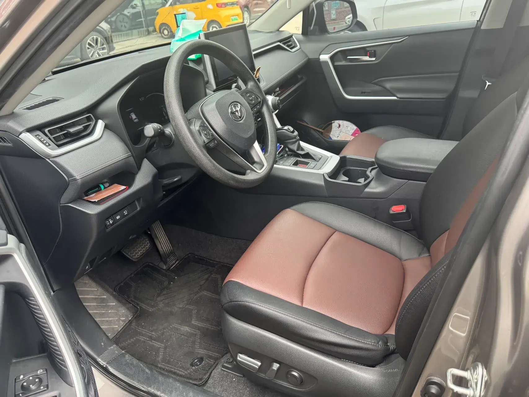 2021 TOYOTA RAV4 thumbnail 4